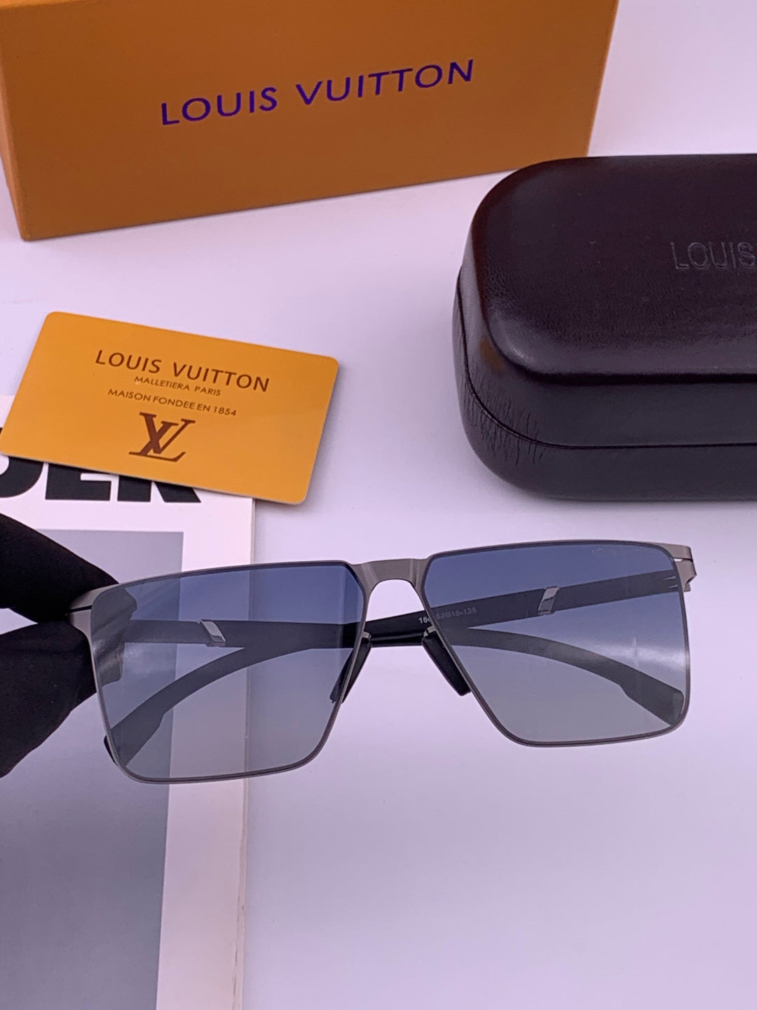Louis Vuitton L616 Fashion Brown Lens Sunglasses for Men & Women - 414822