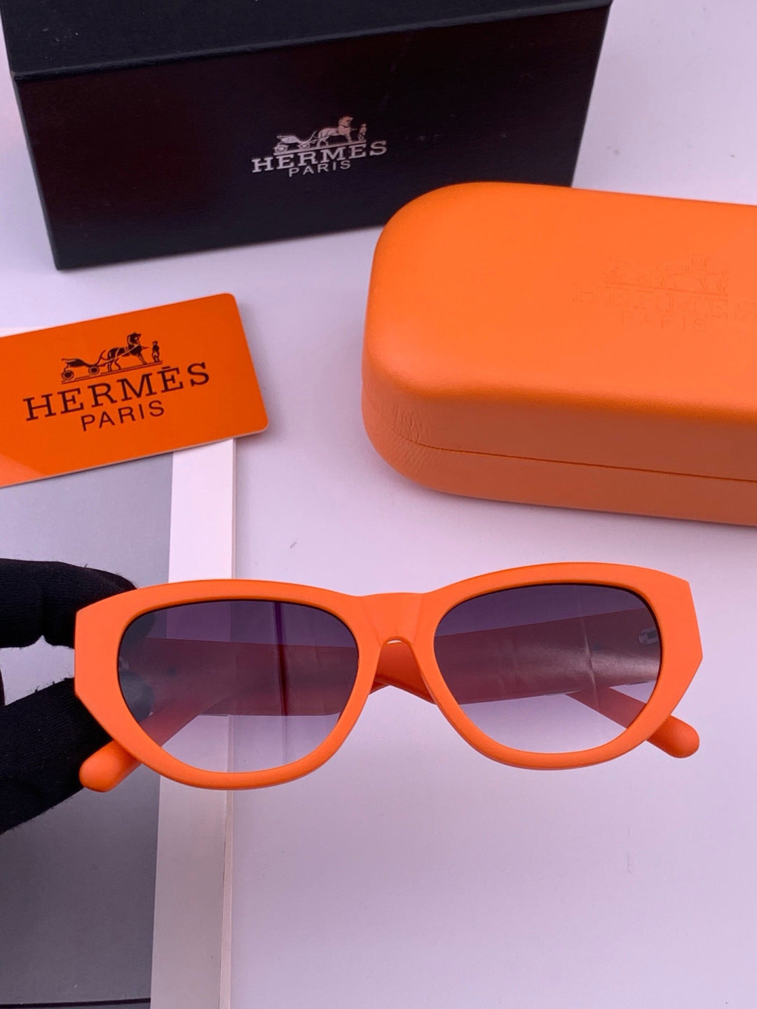 Hermès H37005 Square Red Lens Sunglasses for Men & Women - 450029