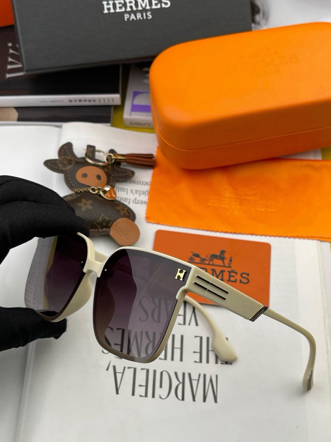 Hermès H2290 Polarized Square Gold Lens Sunglasses for Men & Women - 466417 - detail image 2