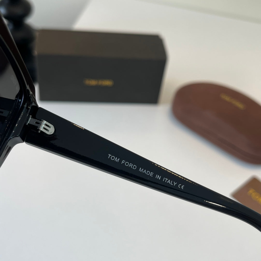 Tom Ford Fashion Black Lens Sunglasses for Men & Women - 487953 - detail image 10