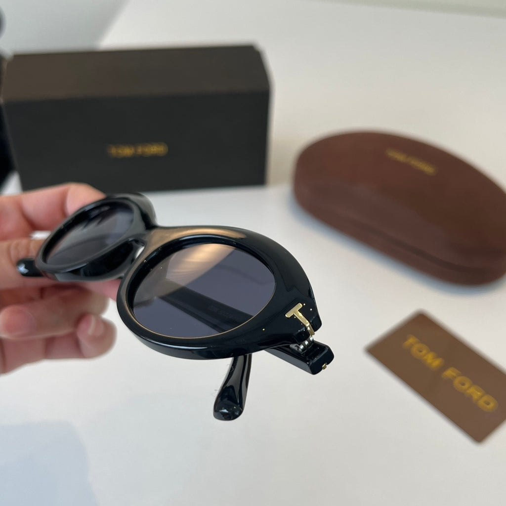 Tom Ford Fashion Black Lens Sunglasses for Men & Women - 466303 - detail image 6