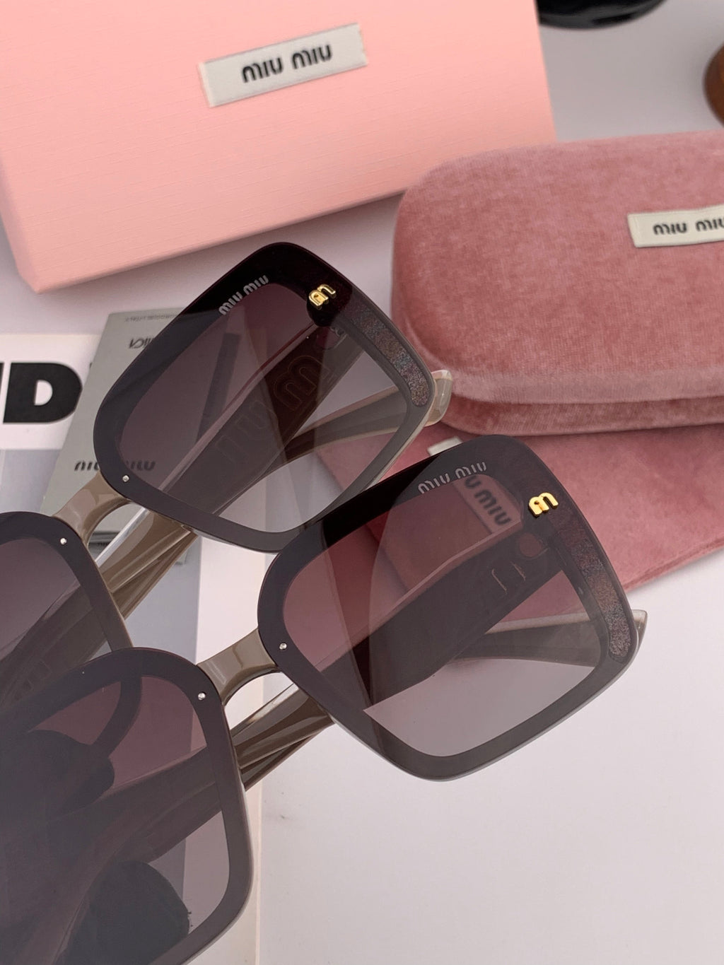 Miu Miu M5550 Fashion Black Lens Sunglasses for Men & Women - 466081 - detail image 4