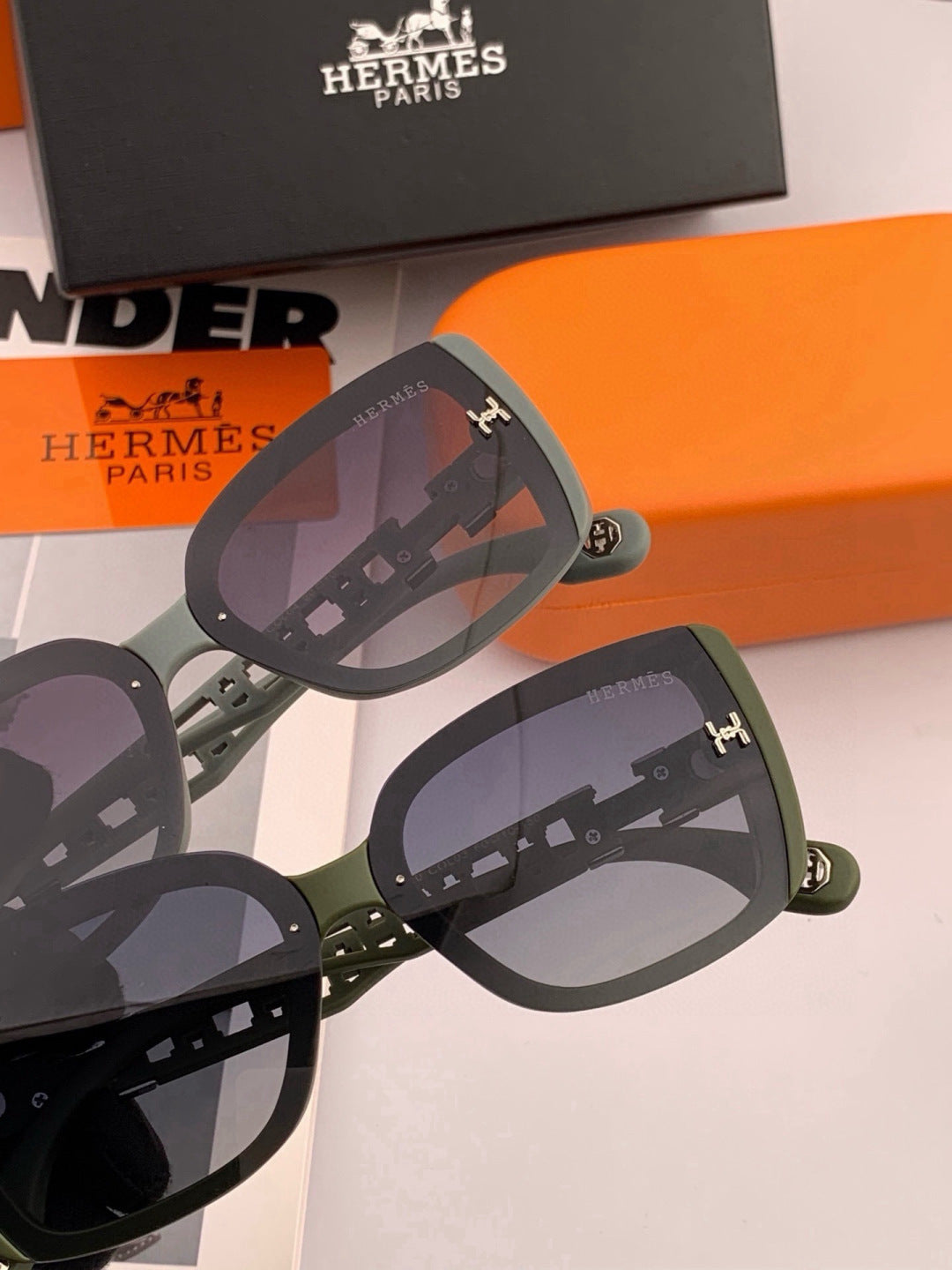 Hermès H3511 Polarized Square Gold Lens Sunglasses for Men & Women - detail image 5