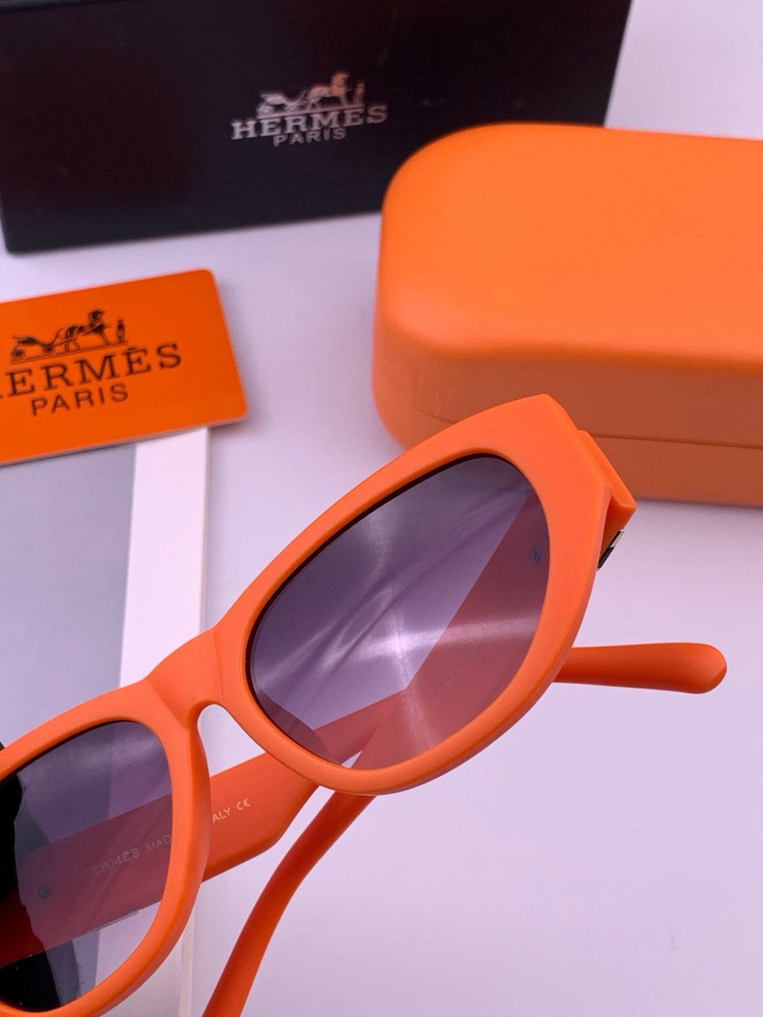 Hermès H37005 Square Red Lens Sunglasses for Men & Women - detail image 5