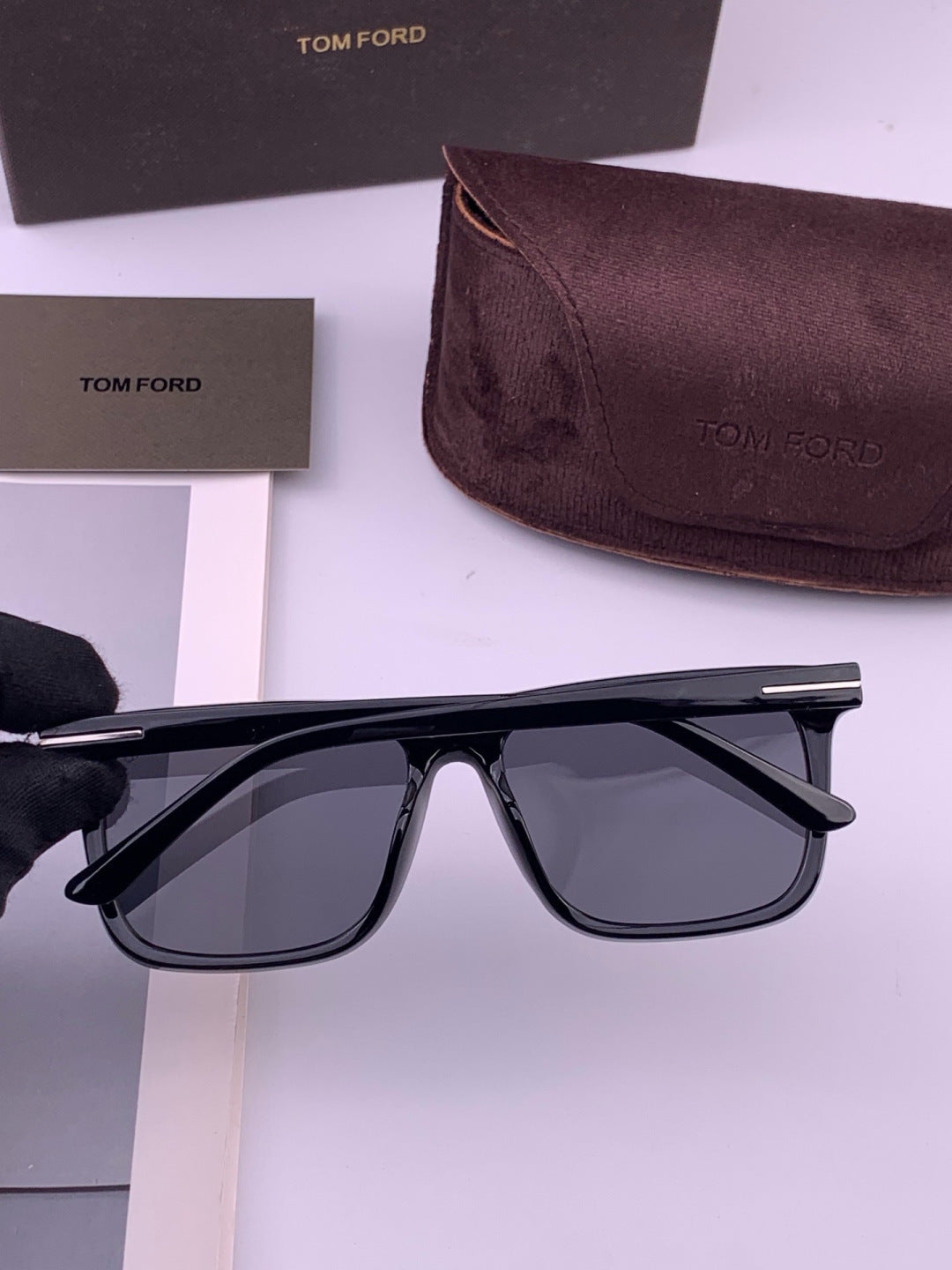 Tom Ford TF7220 Polarized Fashion Black Lens Sunglasses for Men & Women - detail image 3
