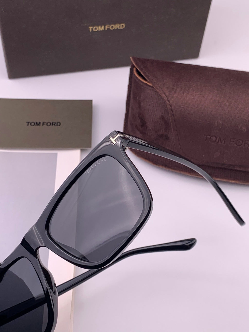 Tom Ford TF7220 Polarized Fashion Black Lens Sunglasses for Men & Women - detail image 2