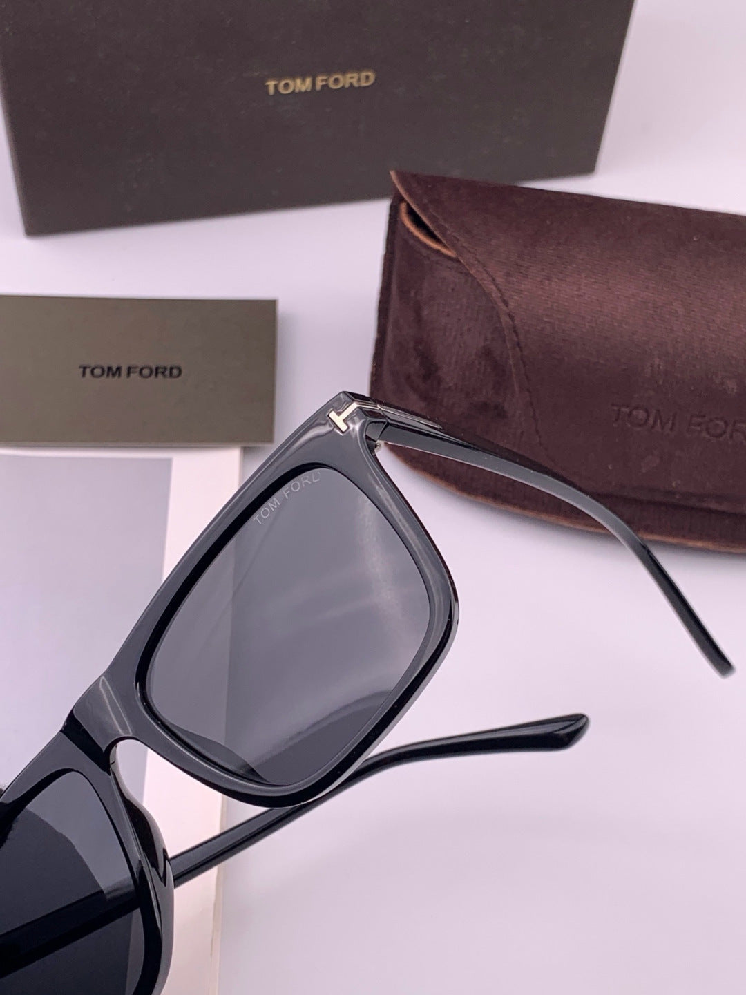 Tom Ford TF7220 Polarized Fashion Black Lens Sunglasses for Men & Women - detail image 2