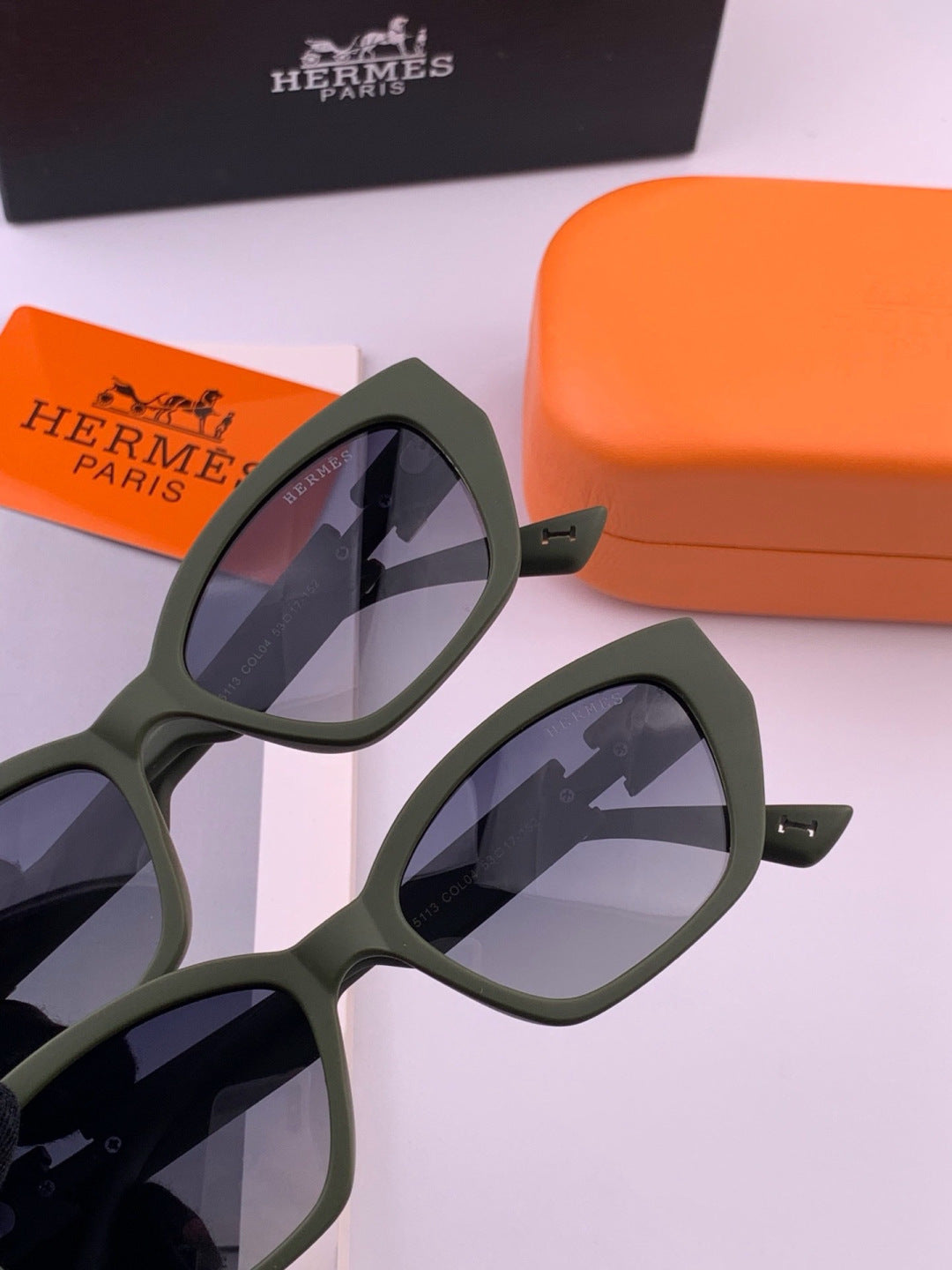 Hermès H3511 Polarized Square Black Lens Sunglasses for Men & Women - detail image 3