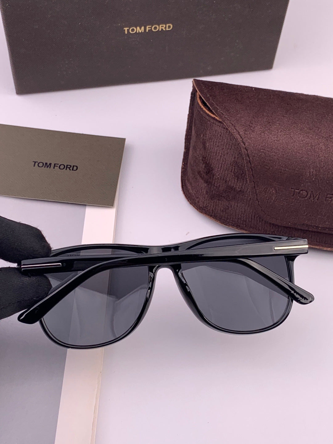 Tom Ford TF6220 Polarized Fashion Gray Lens Sunglasses for Men & Women - detail image 4