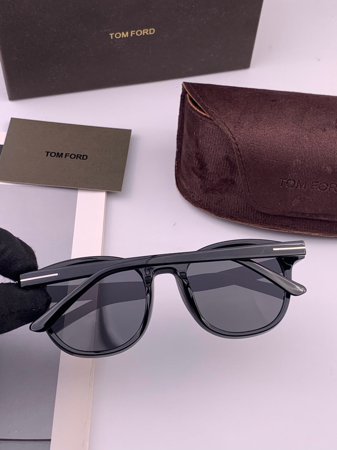 Tom Ford TF4220 Polarized Fashion Gold Lens Sunglasses for Men & Women - detail image 5