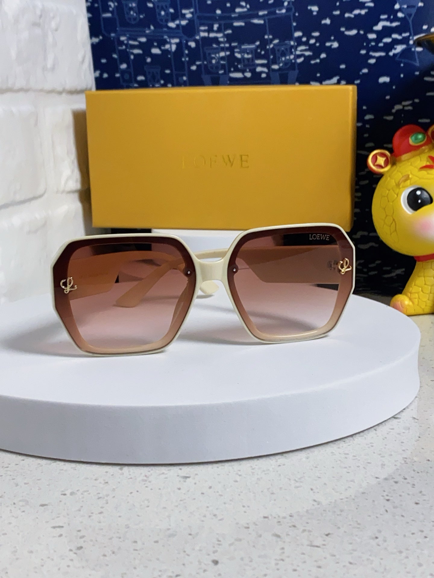 Loewe Square Red Lens Sunglasses for Women - 372541 - detail image 2