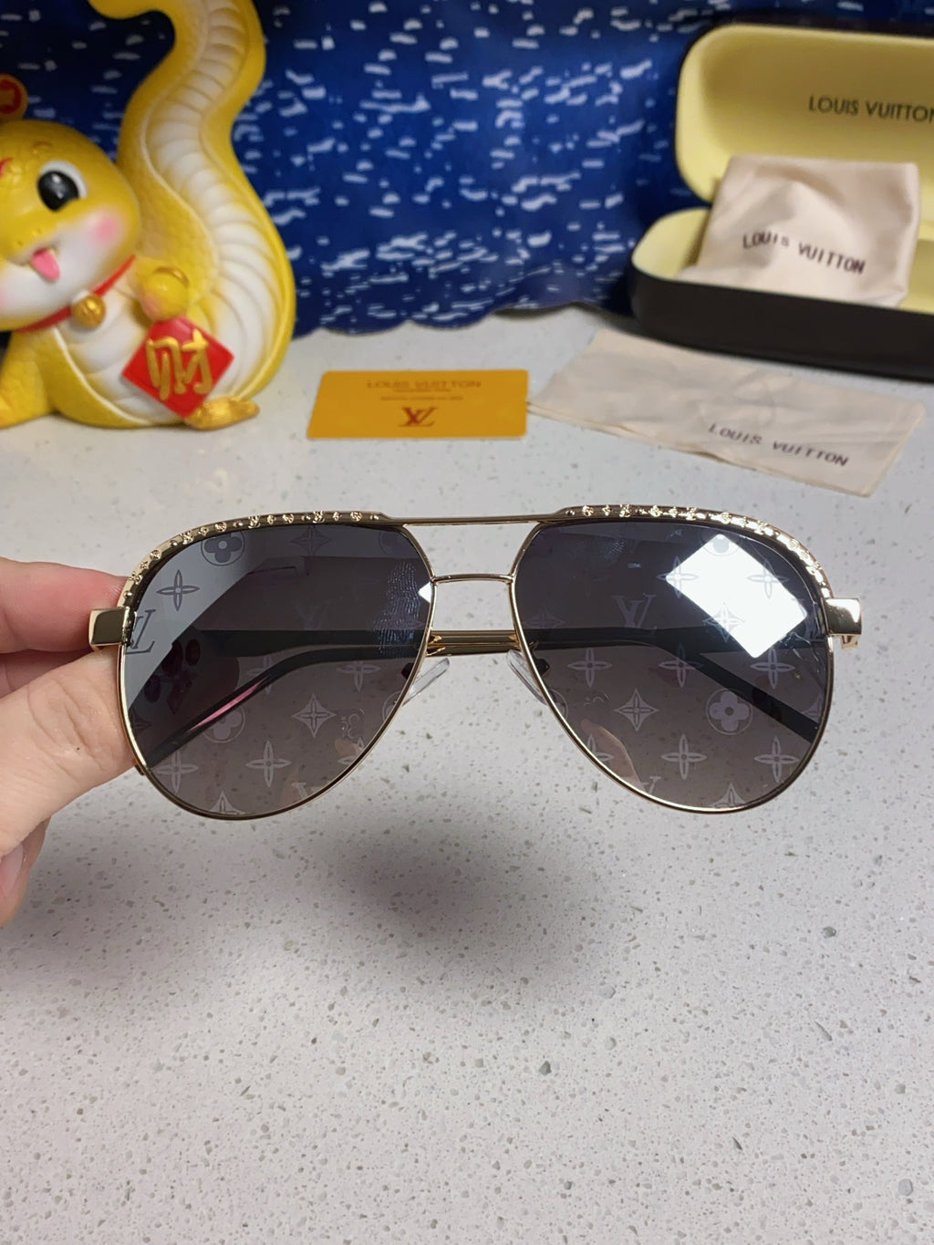 Louis Vuitton Aviator Gray Lens Sunglasses for Women - 381879 - detail image 4