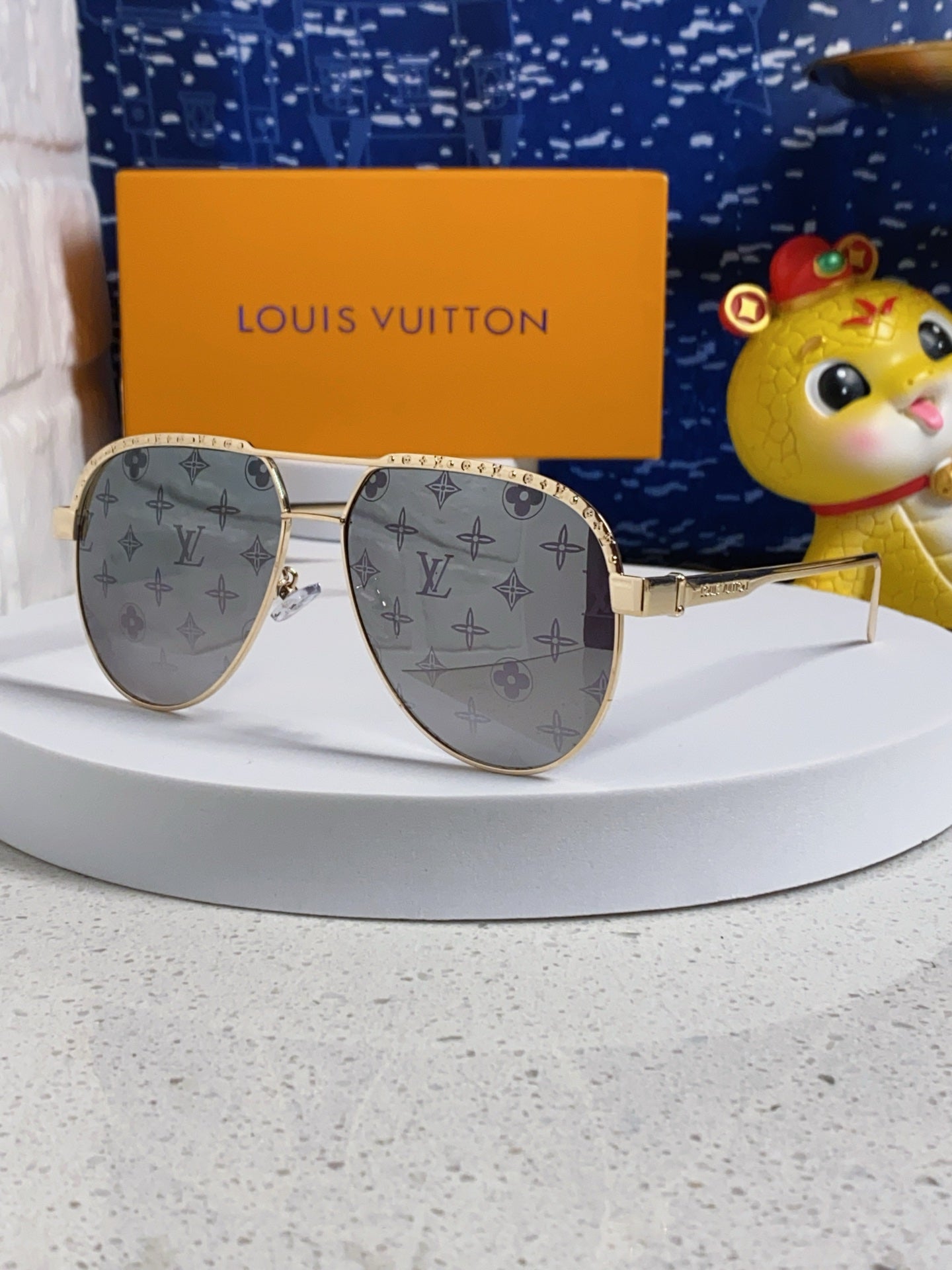 Louis Vuitton Aviator Gray Lens Sunglasses for Women - 381879