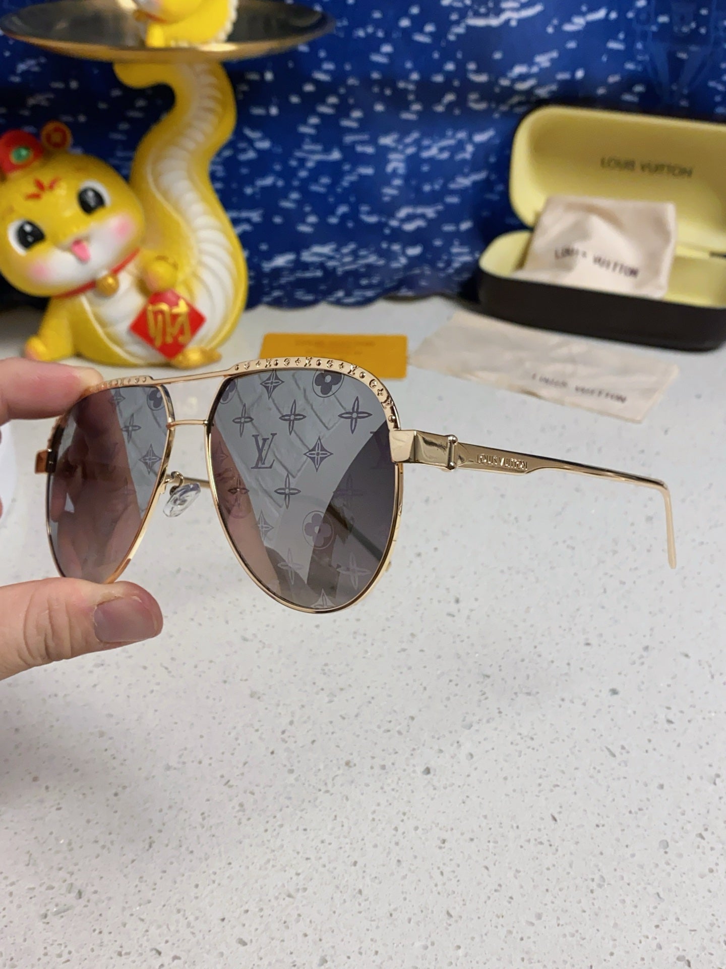 Louis Vuitton Aviator Gray Lens Sunglasses for Women - 381879 - detail image 6