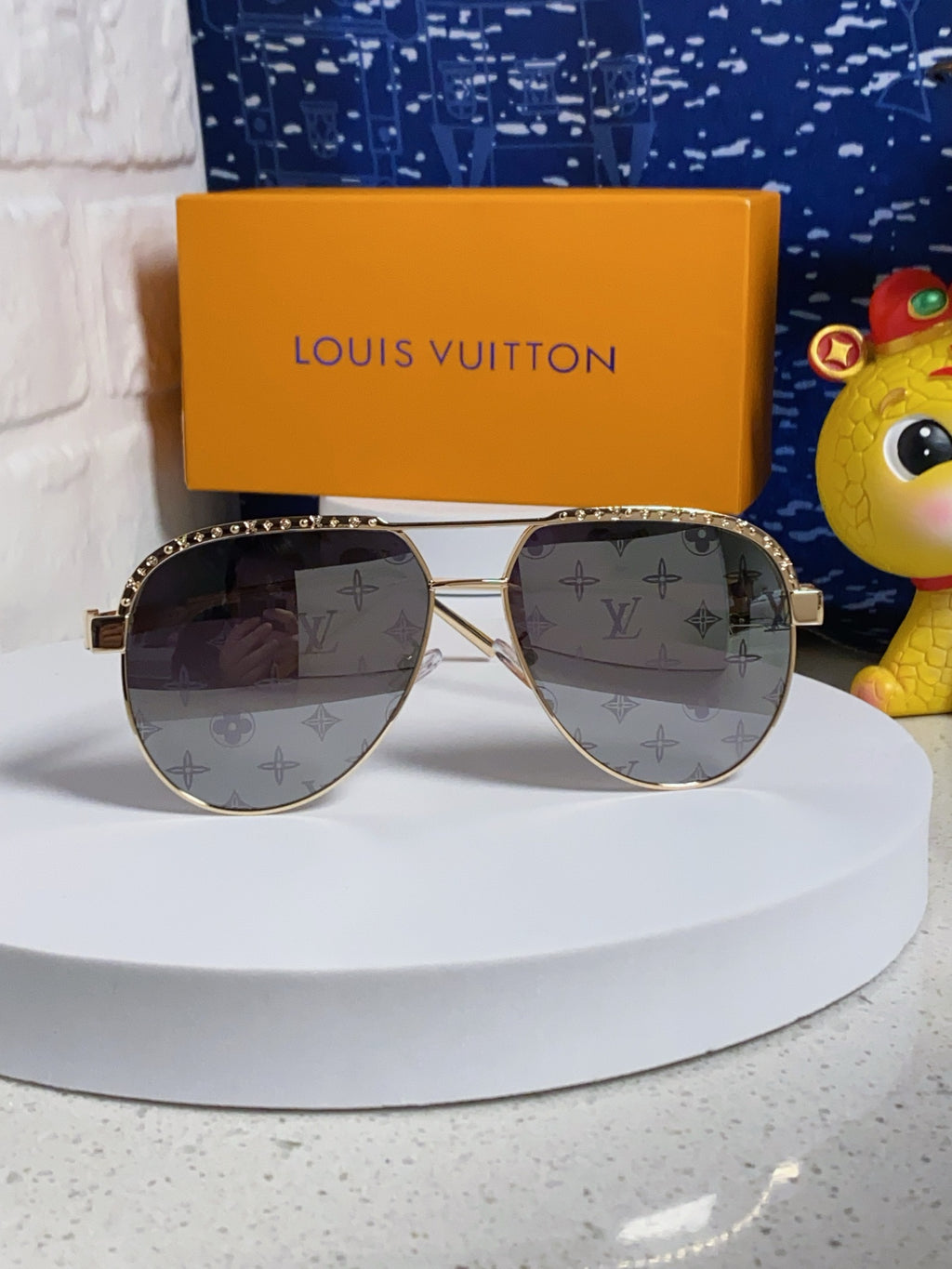 Louis Vuitton Aviator Gray Lens Sunglasses for Women - 381879 - detail image 2