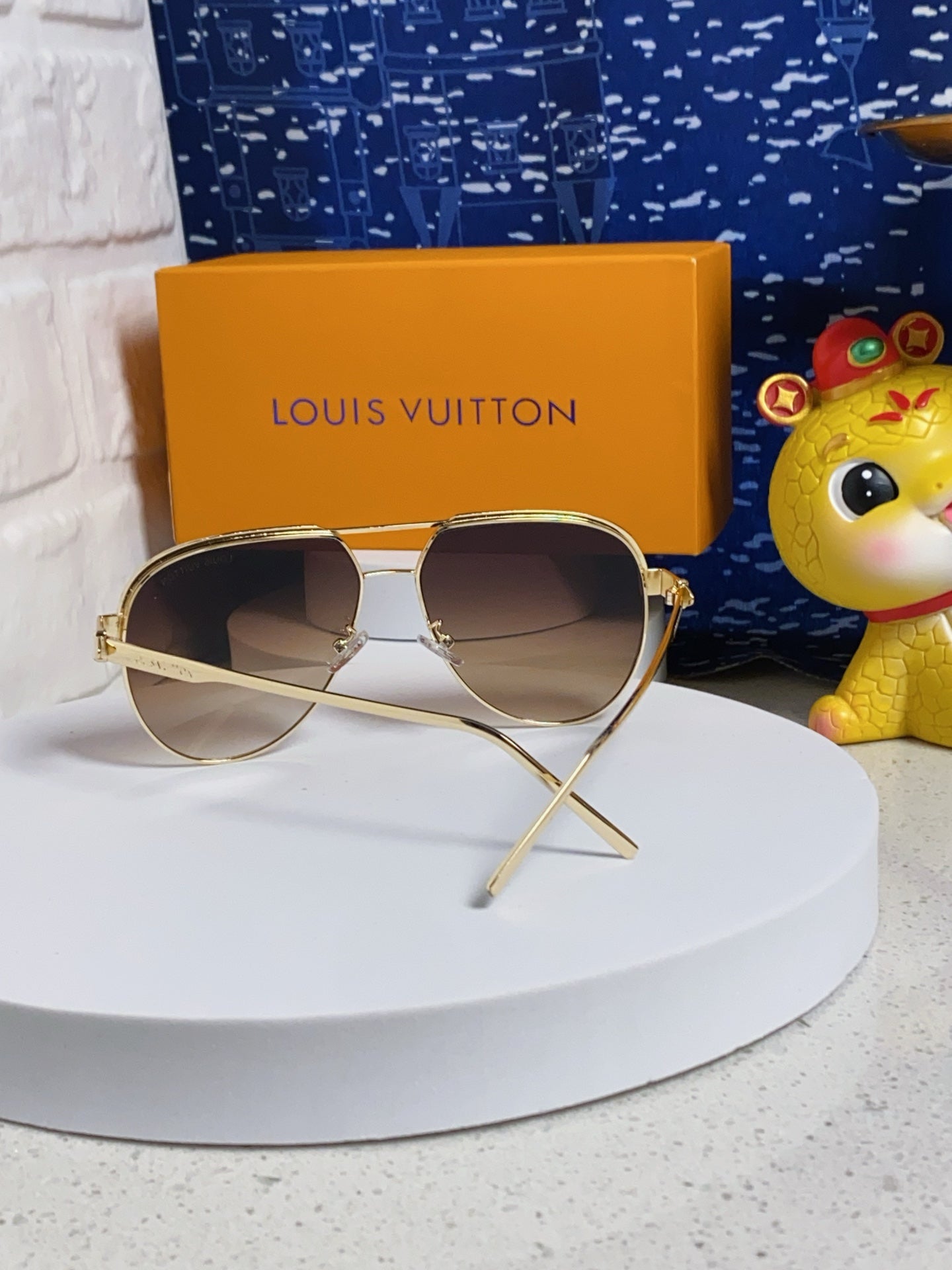 Louis Vuitton Aviator Brown Lens Sunglasses for Women - detail image 3