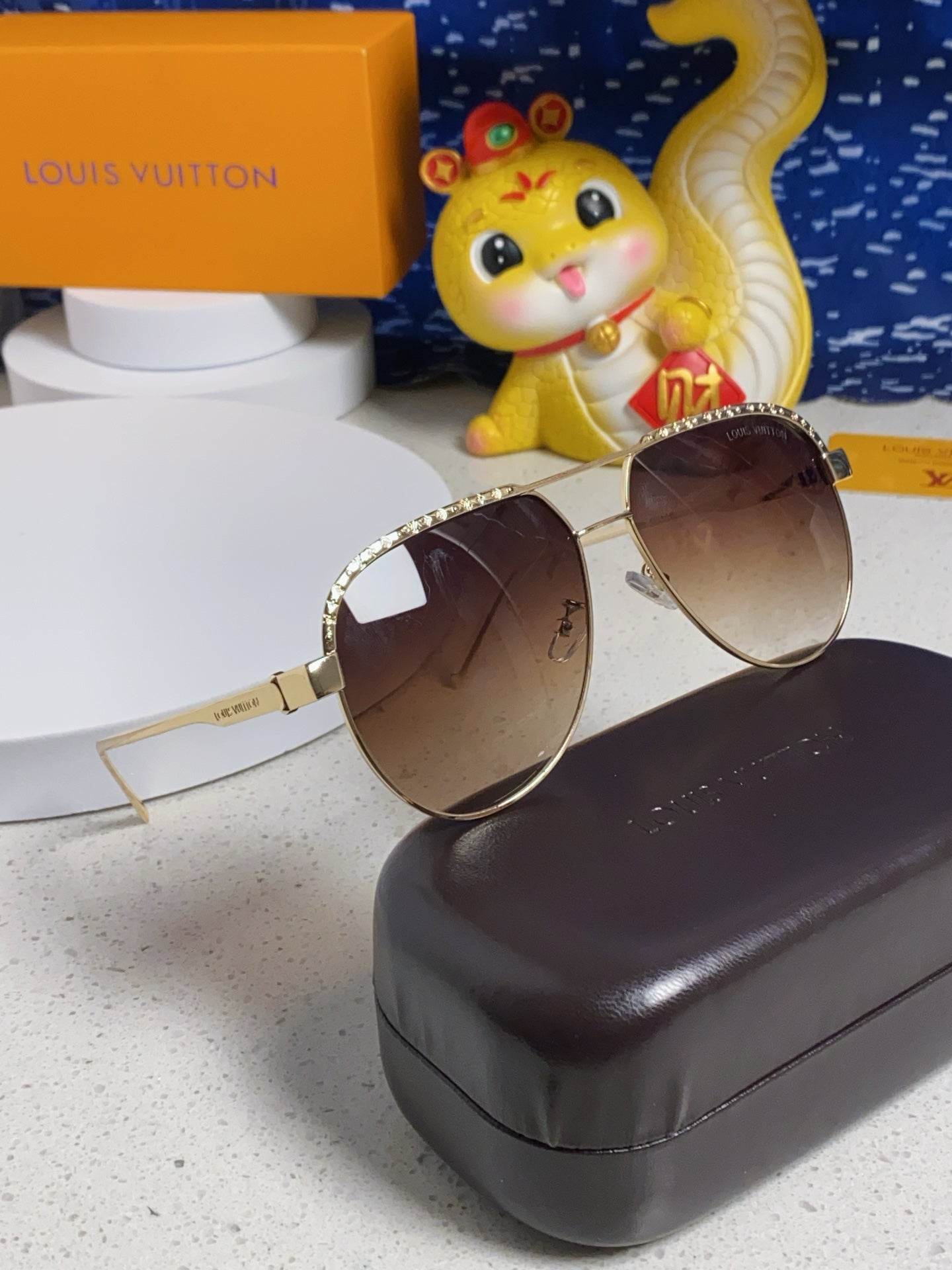 Louis Vuitton Aviator Brown Lens Sunglasses for Women - detail image 9