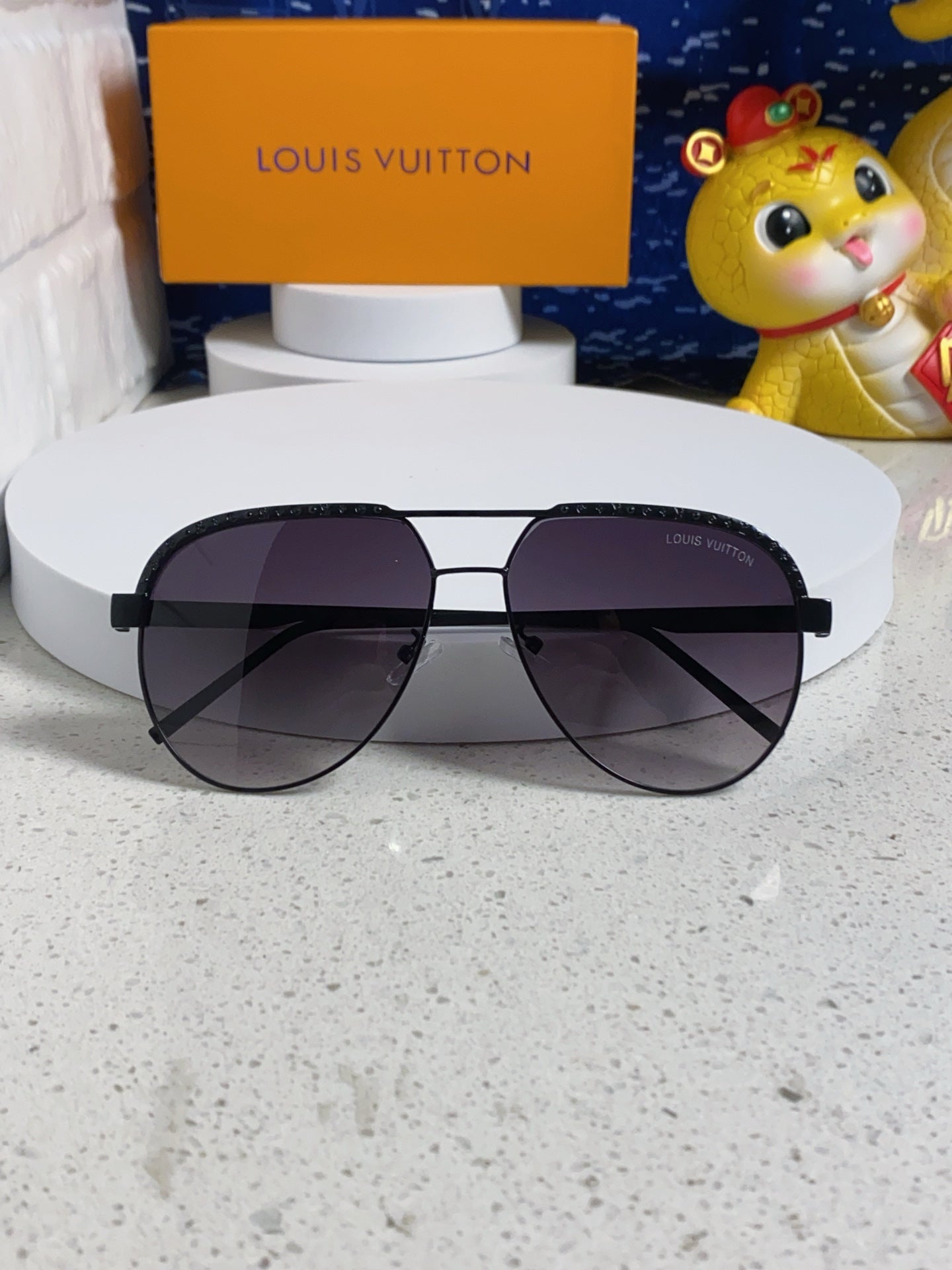 Louis Vuitton Aviator Gray Lens Sunglasses for Women - 381882 - detail image 8