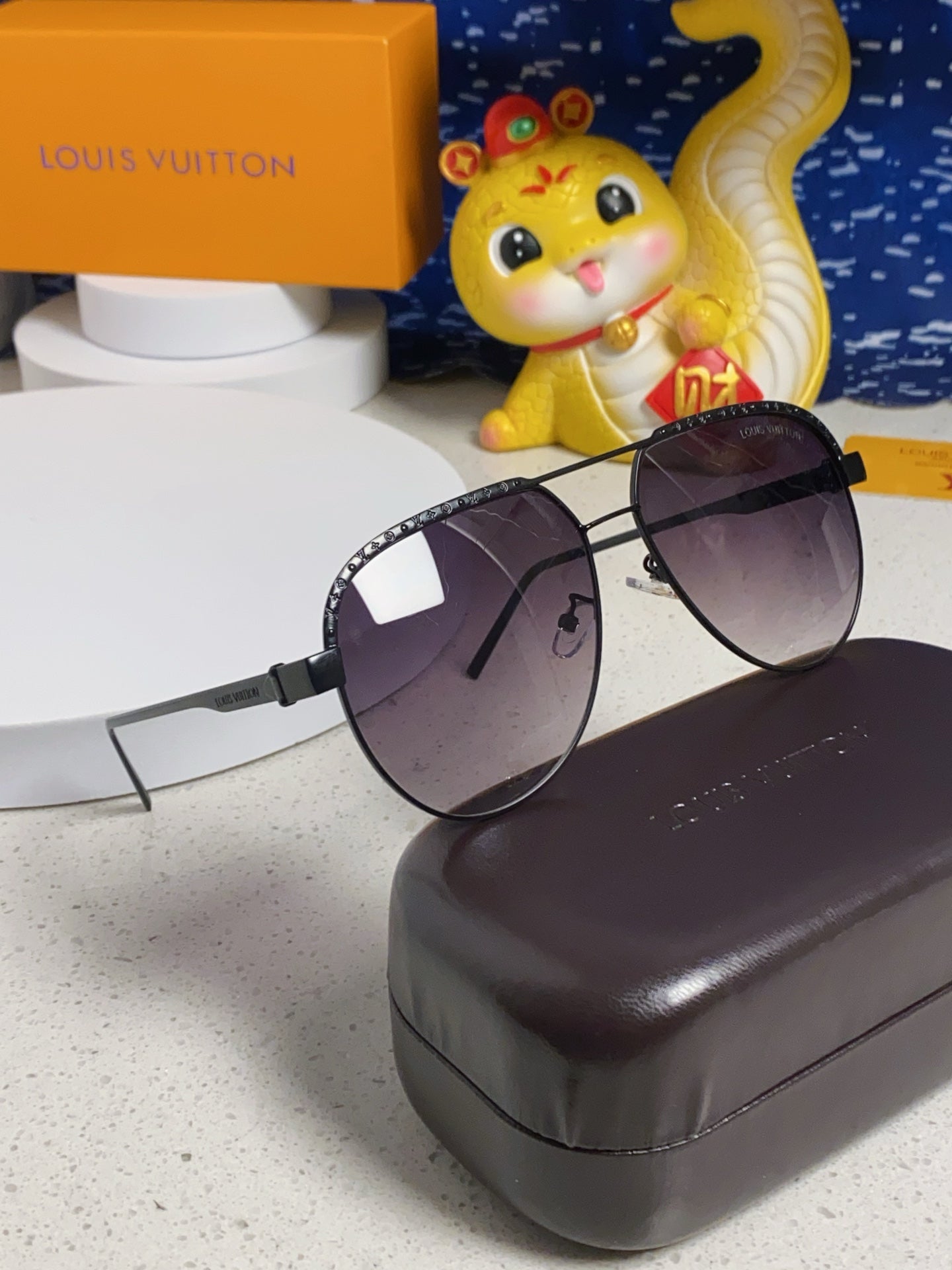 Louis Vuitton Aviator Gray Lens Sunglasses for Women - 381882 - detail image 9
