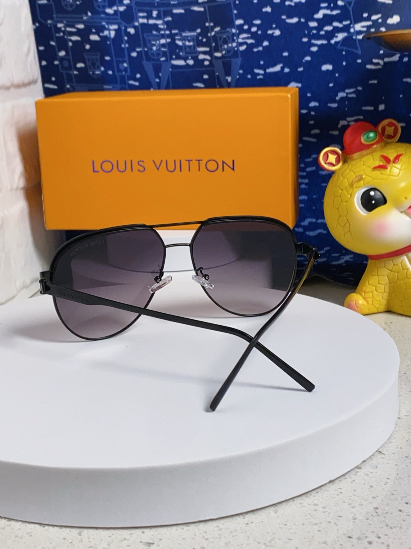 Louis Vuitton Aviator Gray Lens Sunglasses for Women - 381882 - detail image 3