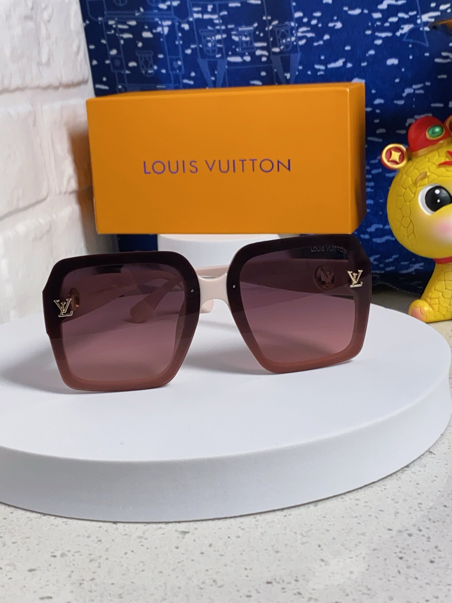 Louis Vuitton Oversized Red Lens Sunglasses for Women - detail image 2