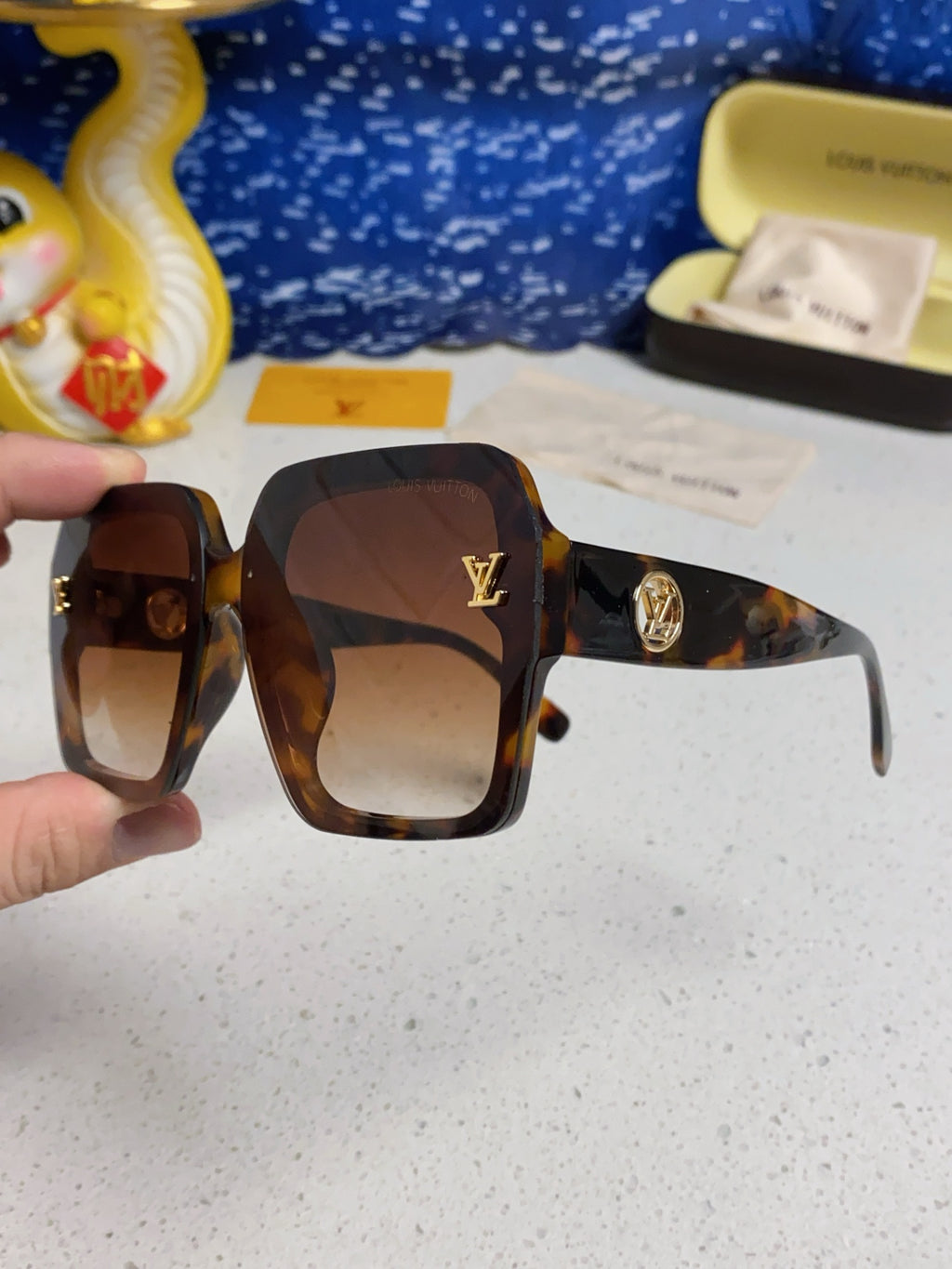 Louis Vuitton Oversized Brown Lens Sunglasses for Women - 381878 - detail image 6