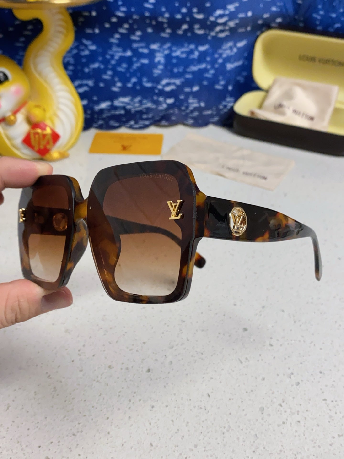 Louis Vuitton Oversized Brown Lens Sunglasses for Women - 381878 - detail image 6