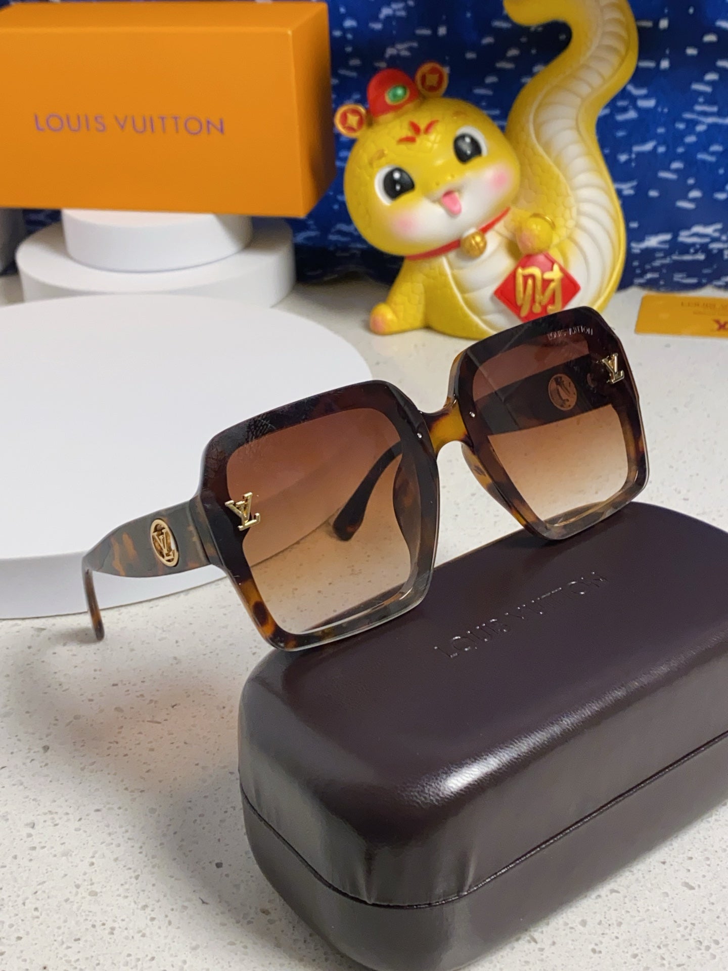 Louis Vuitton Oversized Brown Lens Sunglasses for Women - 381878 - detail image 8