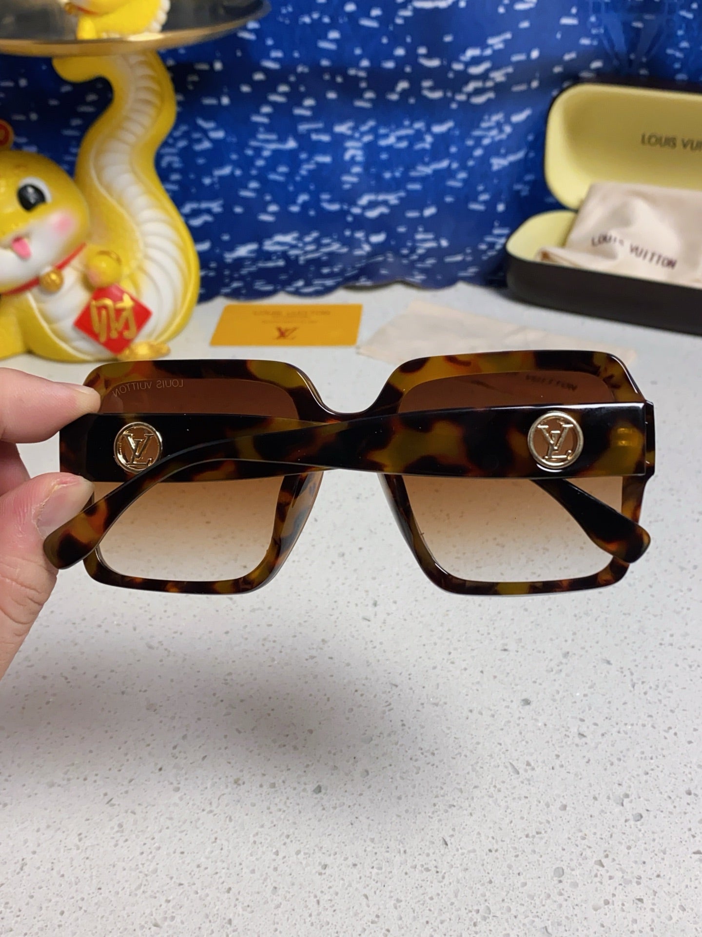 Louis Vuitton Oversized Brown Lens Sunglasses for Women - 381878 - detail image 5