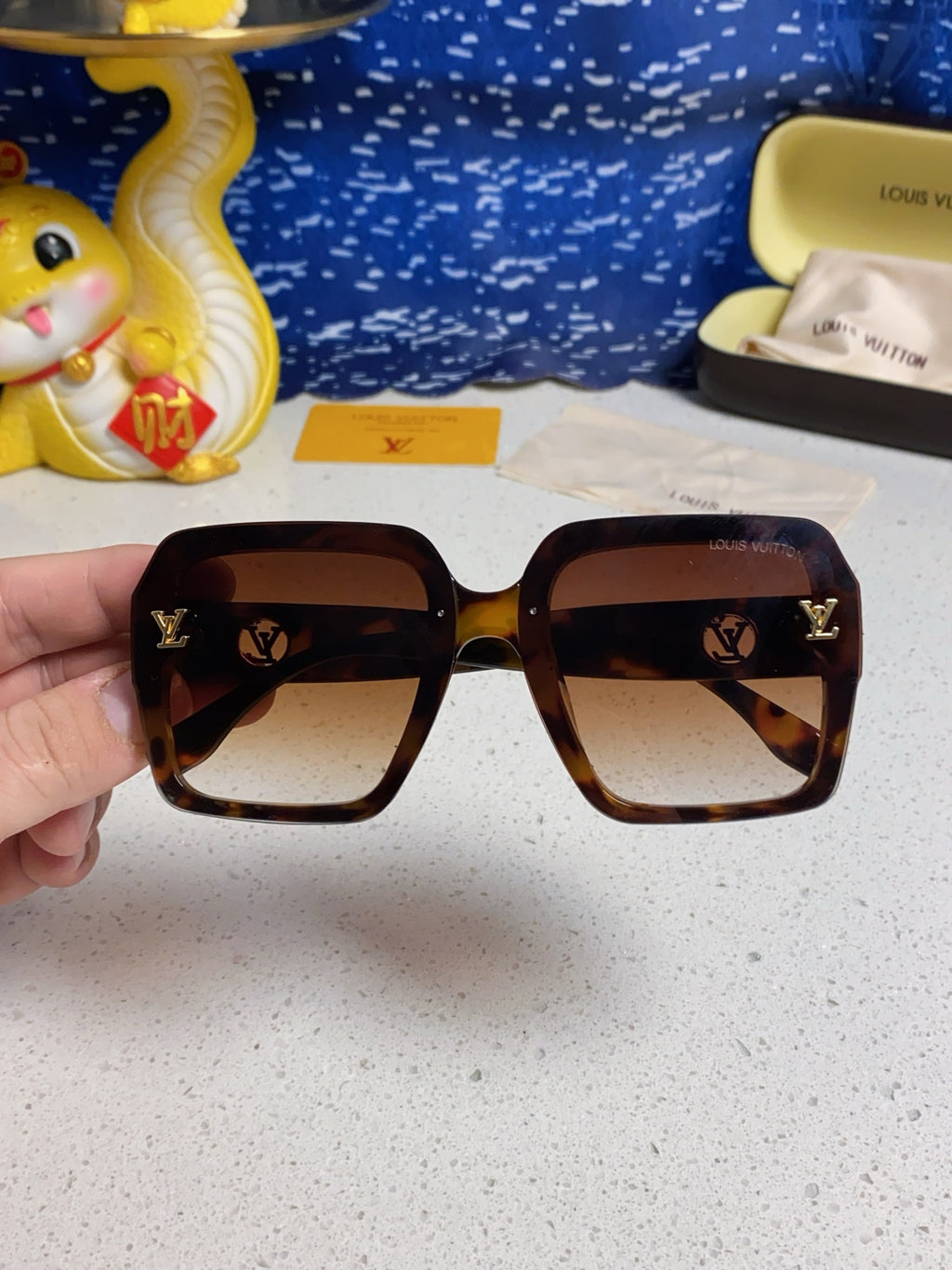 Louis Vuitton Oversized Brown Lens Sunglasses for Women - 381878 - detail image 4