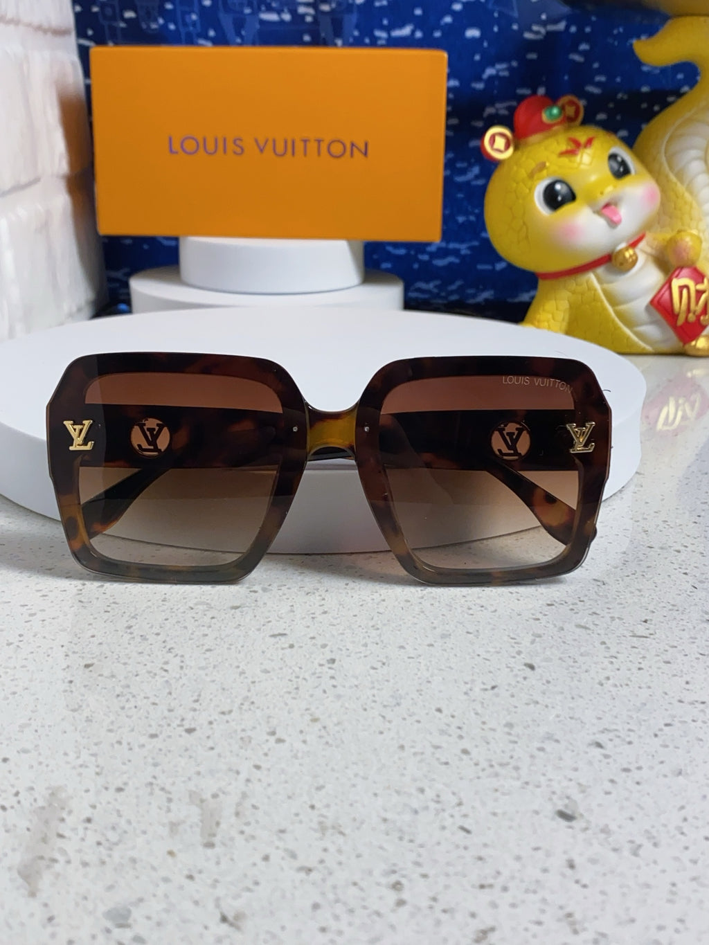 Louis Vuitton Oversized Brown Lens Sunglasses for Women - 381878 - detail image 7