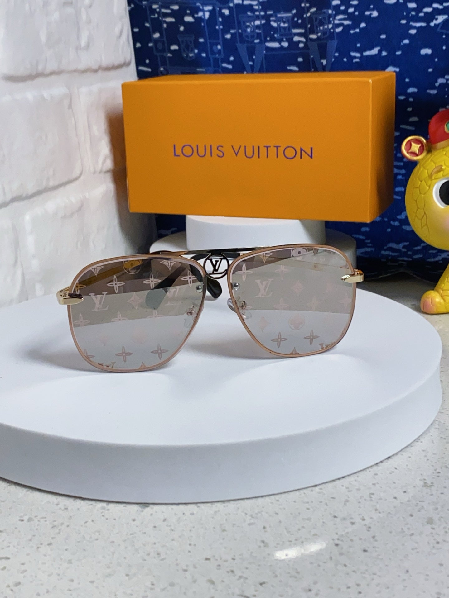 Louis Vuitton Metal Aviator Gray Lens Sunglasses for Men & Women - 381883 - detail image 2