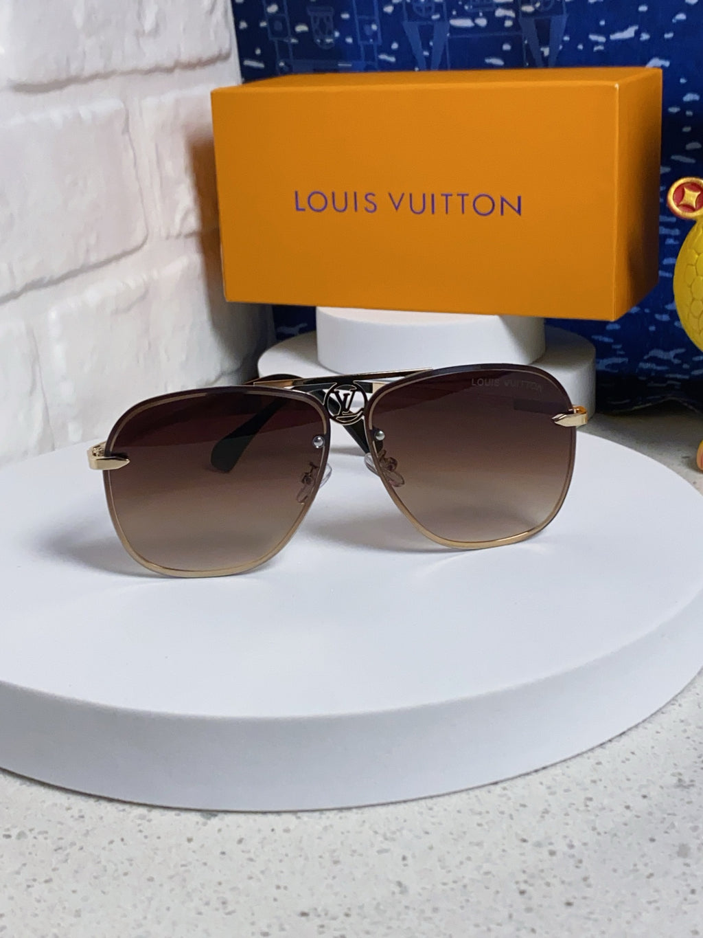 Louis Vuitton Metal Aviator Red Lens Sunglasses for Men & Women - 381884 - detail image 2