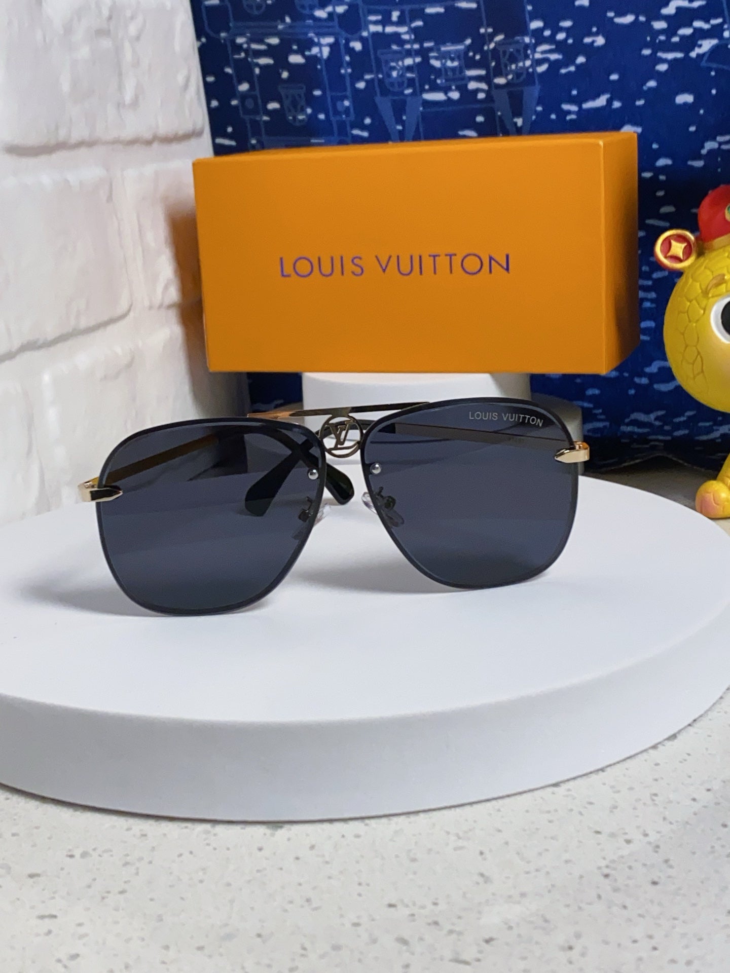 Louis Vuitton Metal Aviator Blue Lens Sunglasses for Men & Women - 381885 - detail image 2