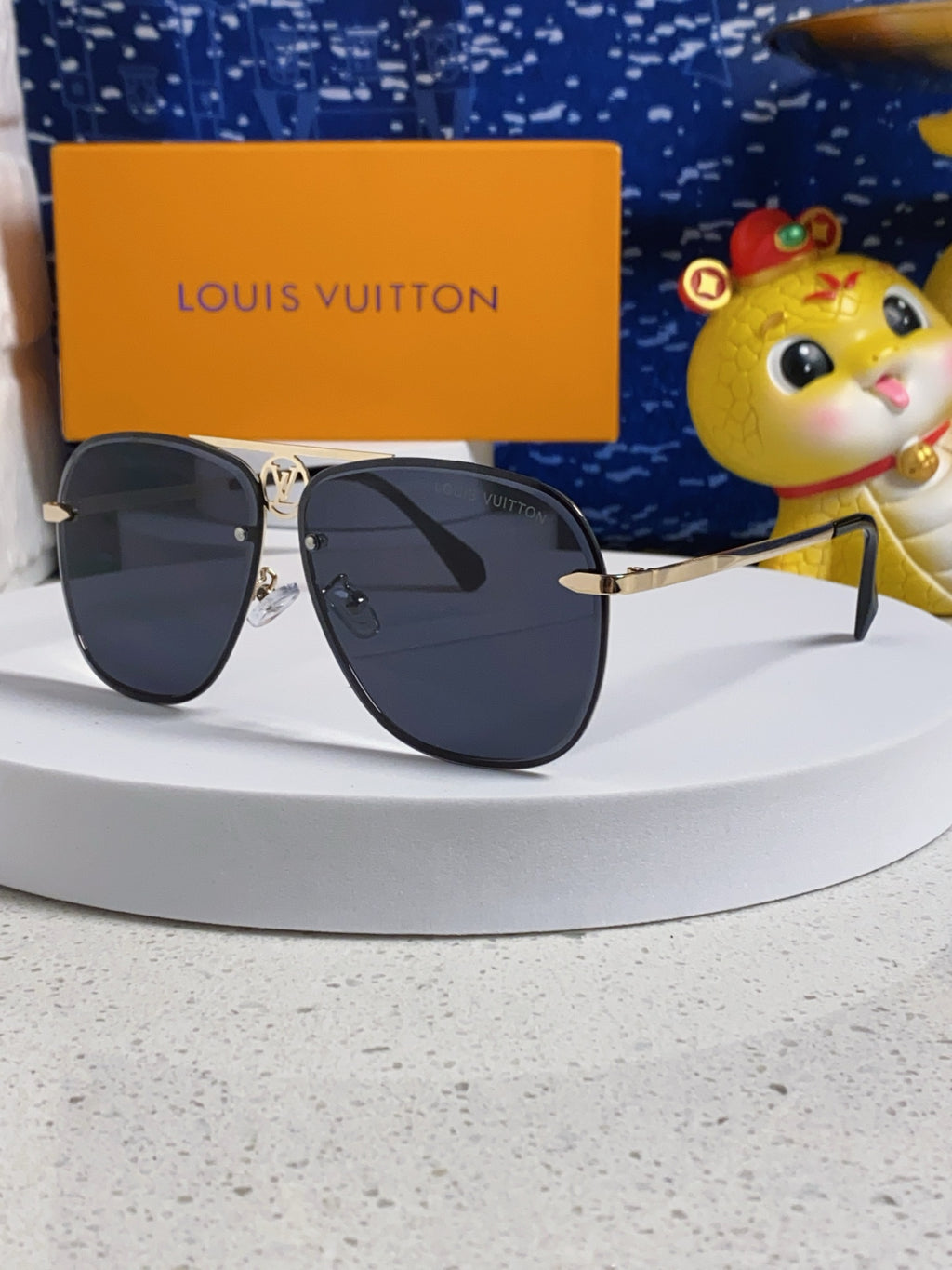 Louis Vuitton Metal Aviator Blue Lens Sunglasses for Men & Women - 381885