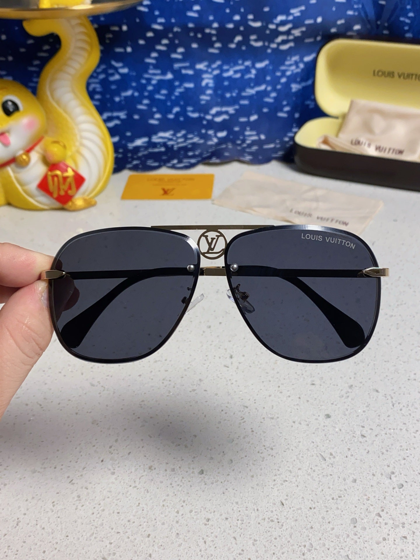 Louis Vuitton Metal Aviator Blue Lens Sunglasses for Men & Women - 381885 - detail image 4