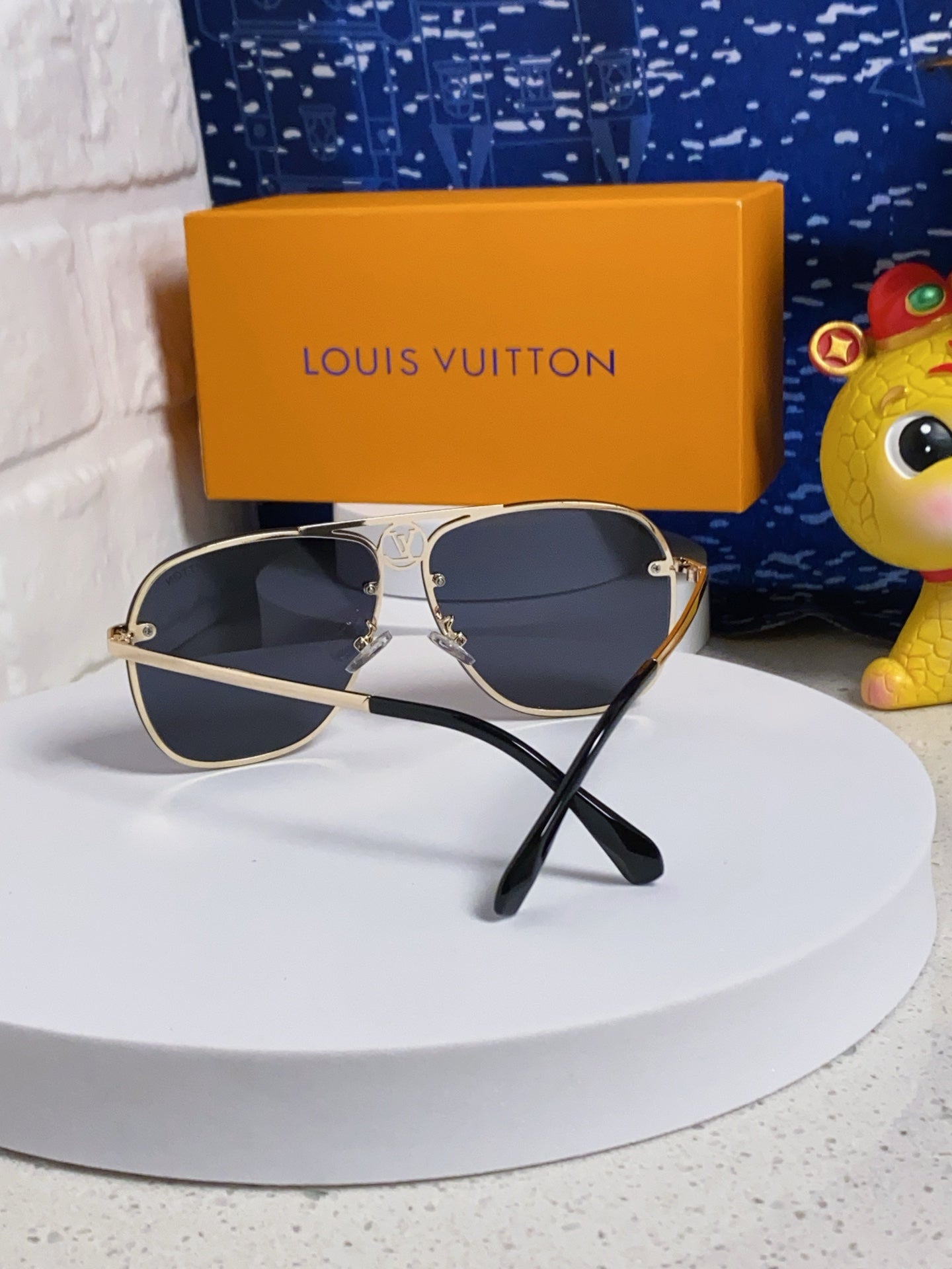 Louis Vuitton Metal Aviator Blue Lens Sunglasses for Men & Women - 381885 - detail image 3