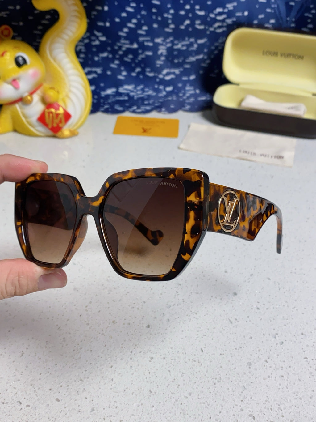 Louis Vuitton Square Brown Lens Sunglasses for Women - detail image 6