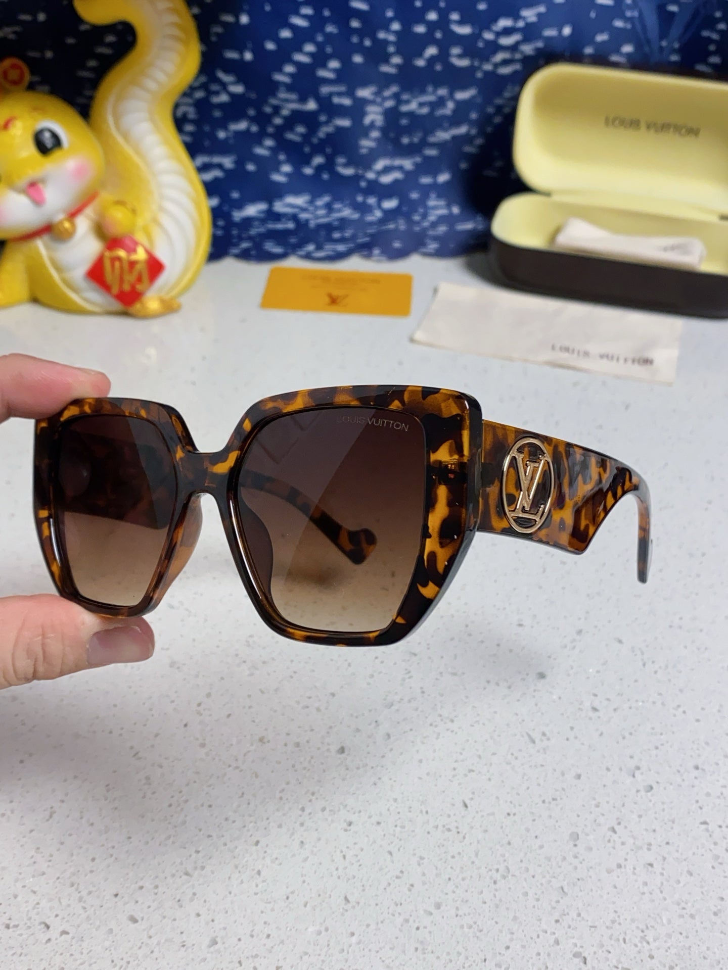 Louis Vuitton Square Brown Lens Sunglasses for Women - detail image 6