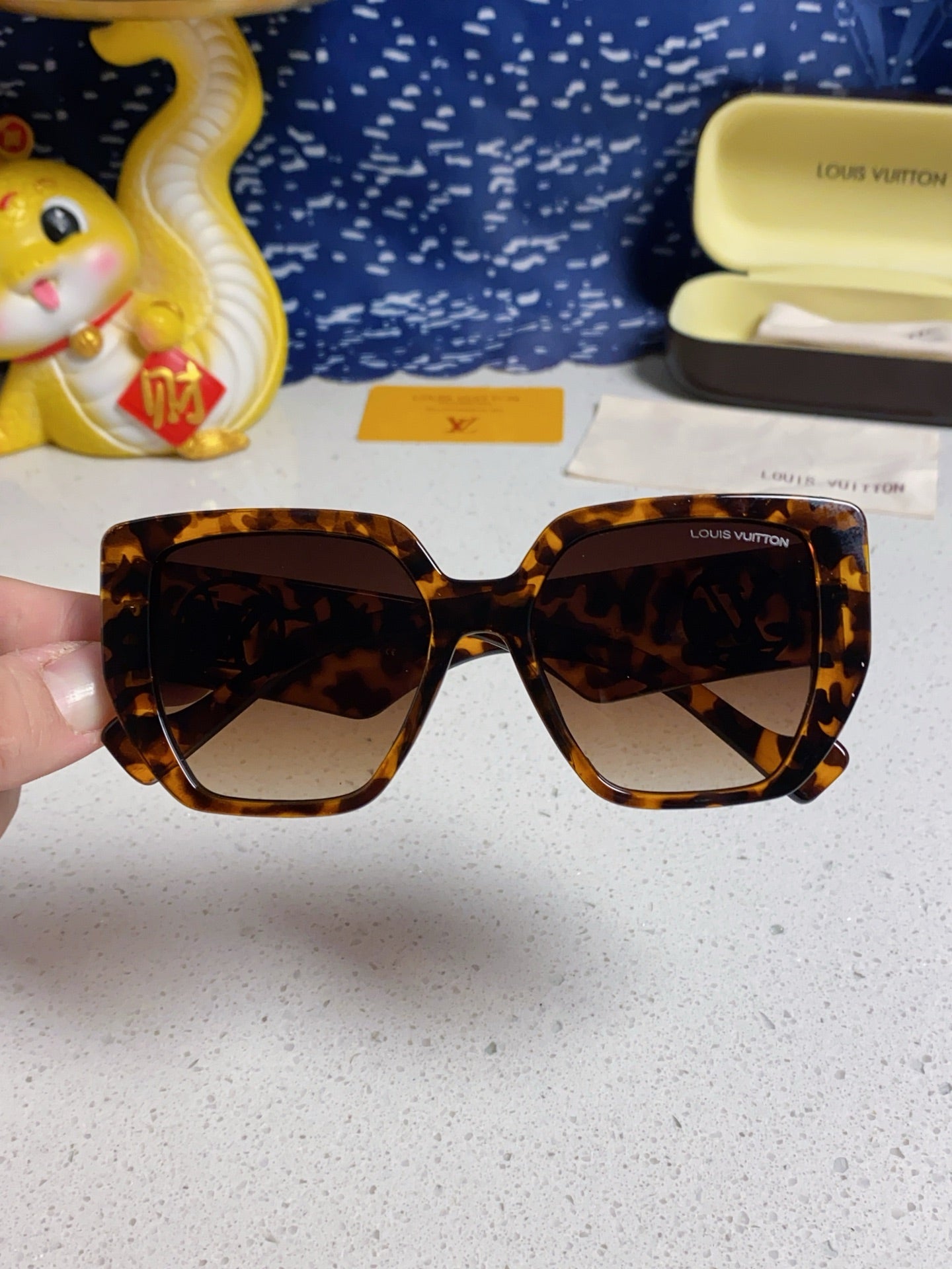 Louis Vuitton Square Brown Lens Sunglasses for Women - detail image 4