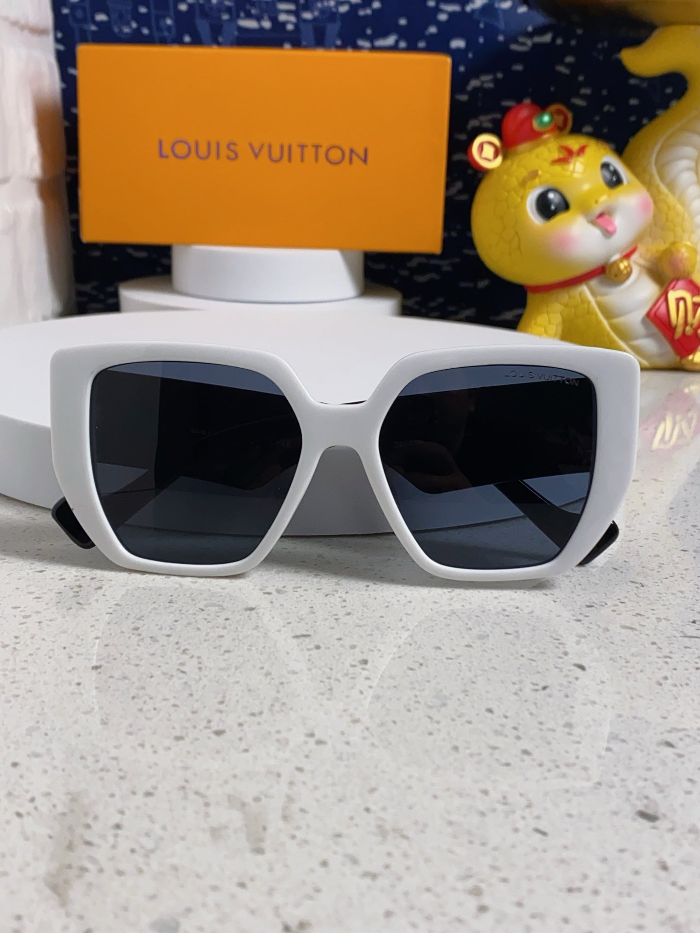 Louis Vuitton Square Blue Lens Sunglasses for Women - 381875 - detail image 8