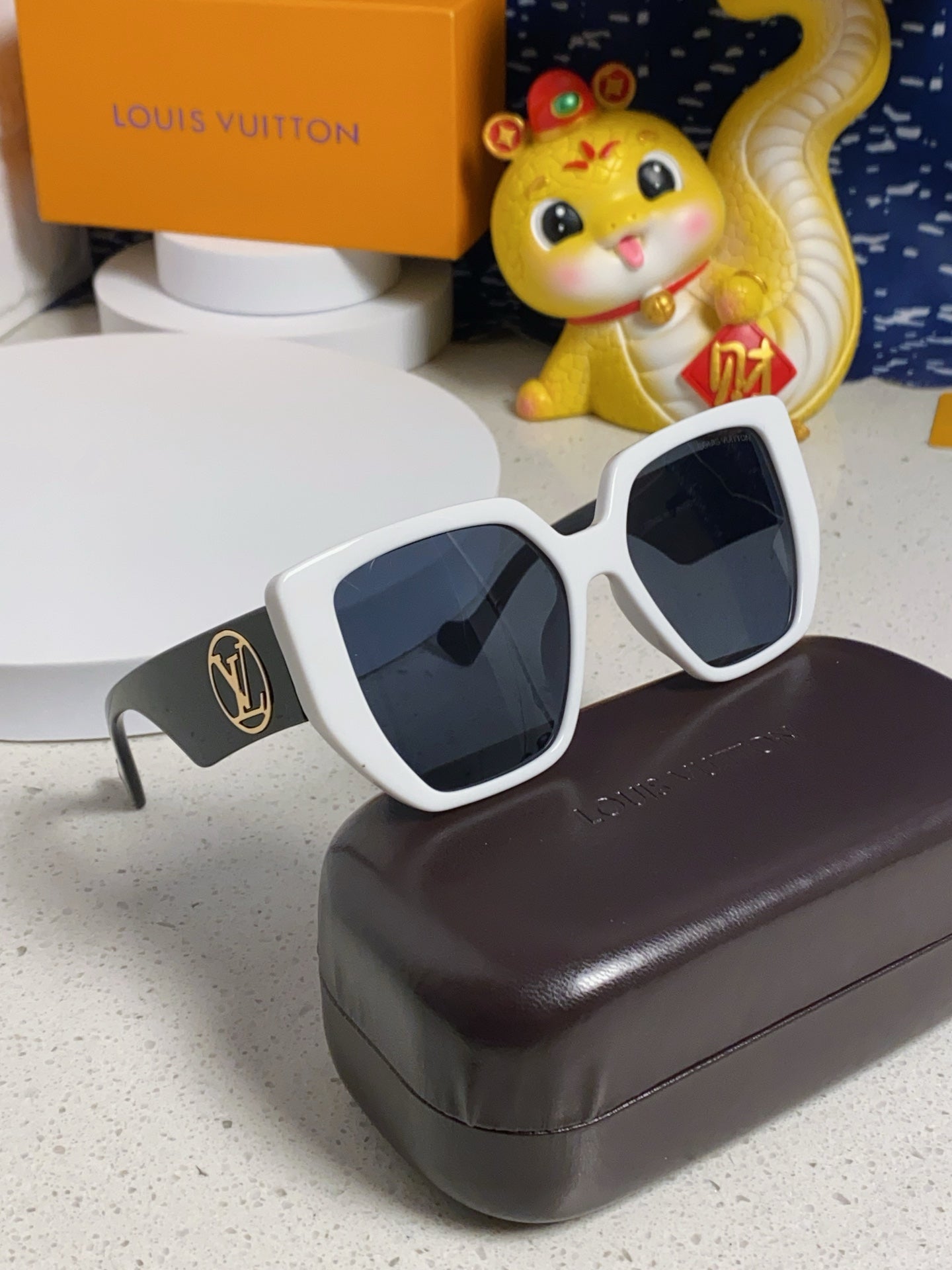Louis Vuitton Square Blue Lens Sunglasses for Women - 381875 - detail image 9