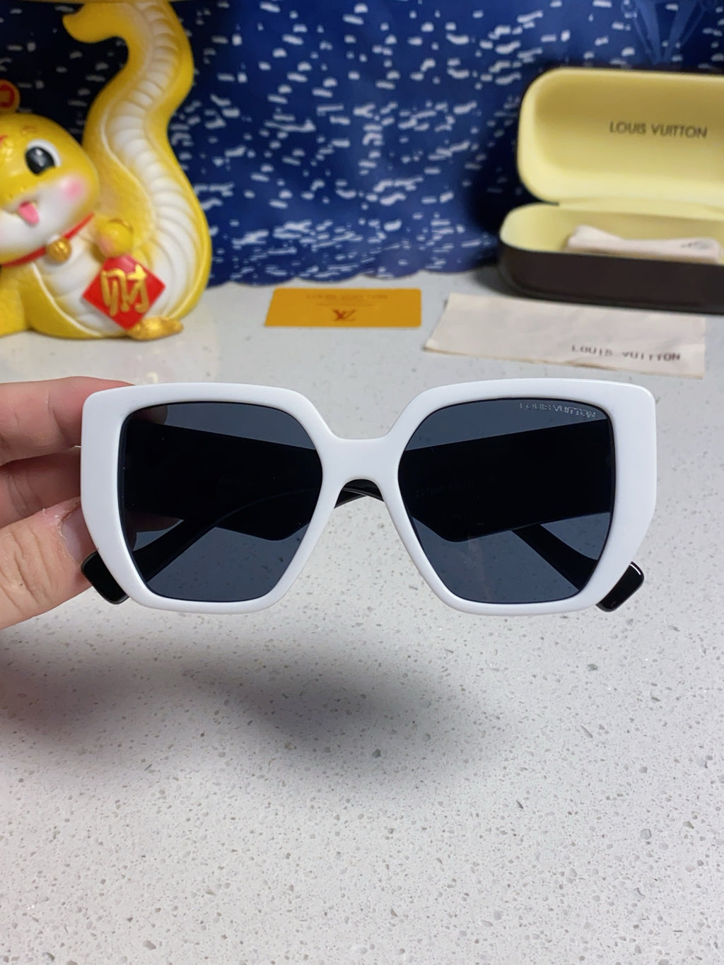Louis Vuitton Square Blue Lens Sunglasses for Women - 381875 - detail image 4