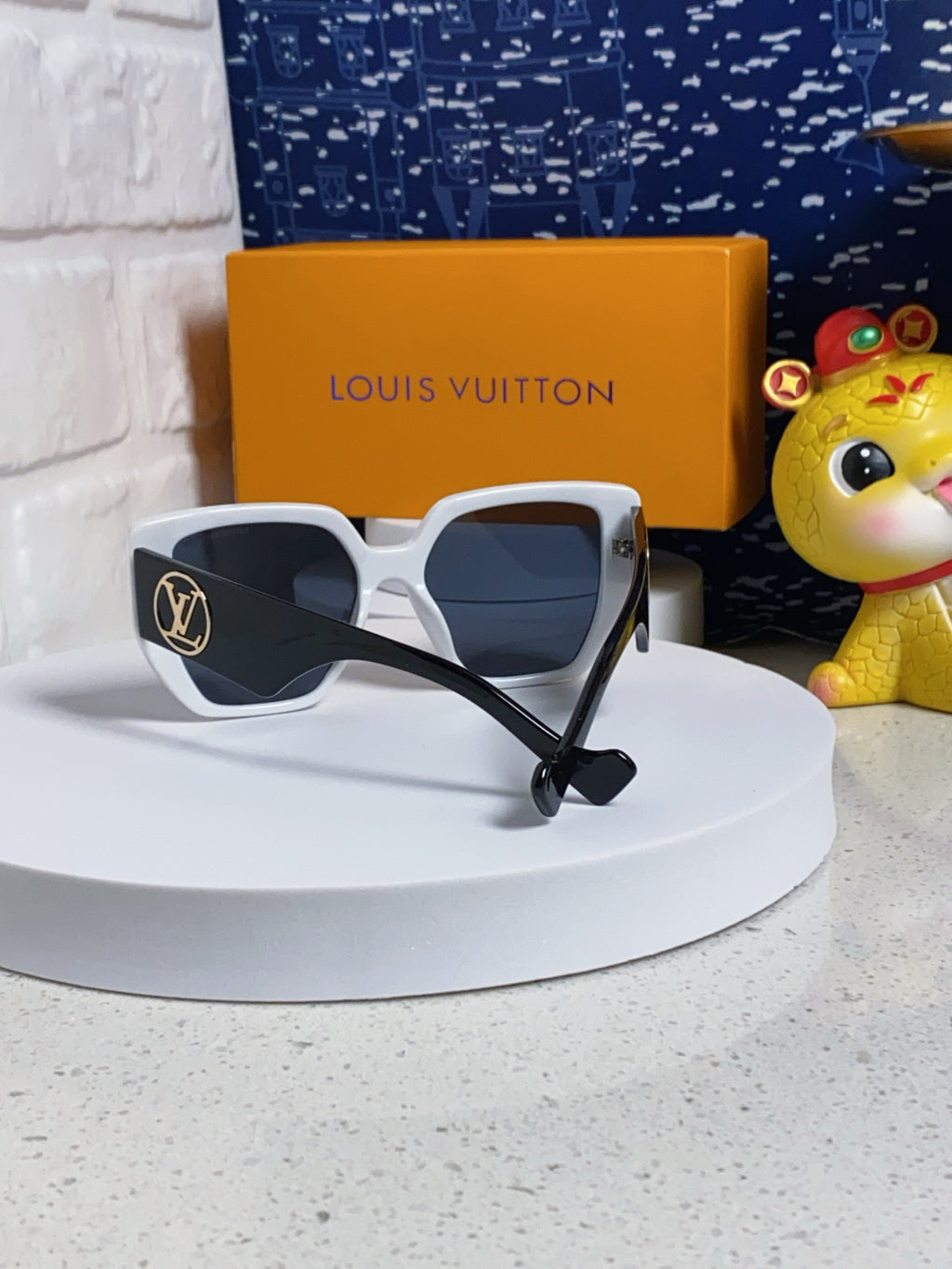 Louis Vuitton Square Blue Lens Sunglasses for Women - 381875 - detail image 3