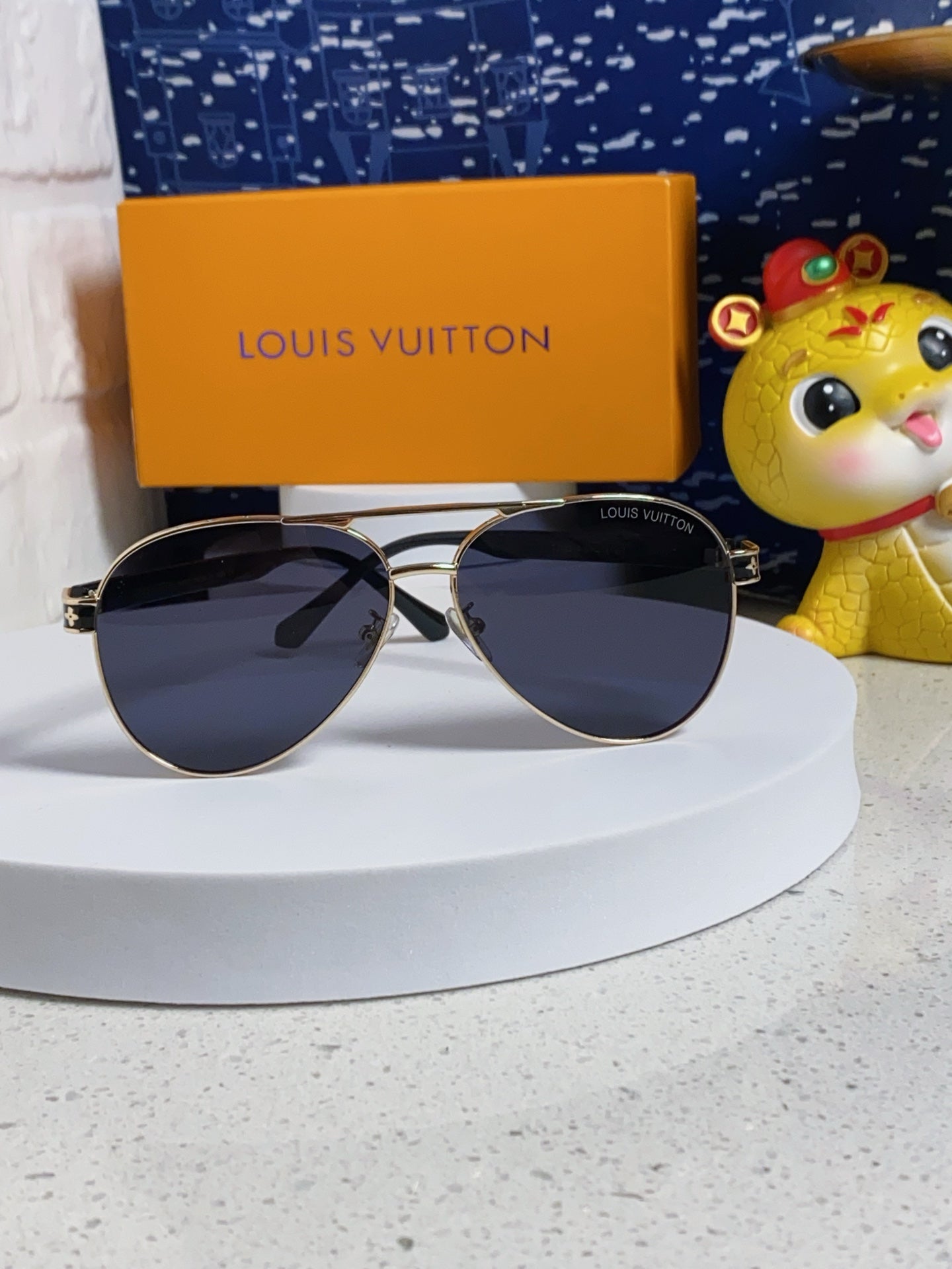Louis Vuitton Metal Aviator Blue Lens Sunglasses for Men & Women - 381781 - detail image 2