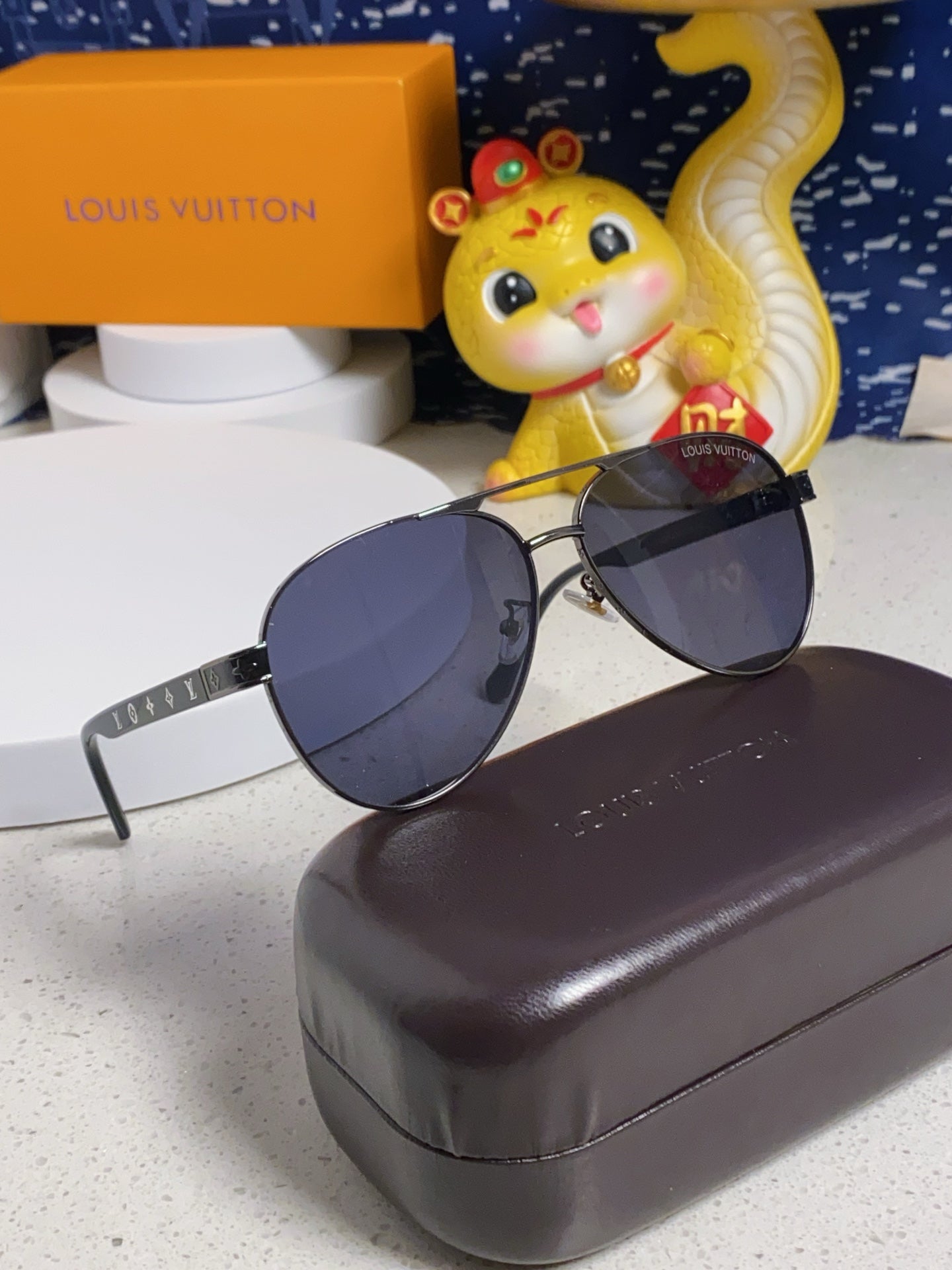 Louis Vuitton Metal Aviator Silver Lens Sunglasses for Men & Women - 381782 - detail image 10