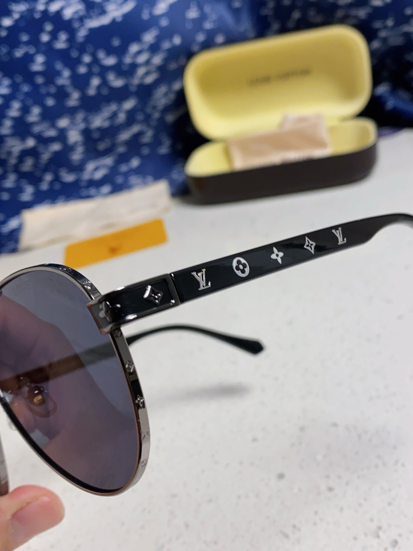 Louis Vuitton Metal Aviator Silver Lens Sunglasses for Men & Women - 381782 - detail image 7