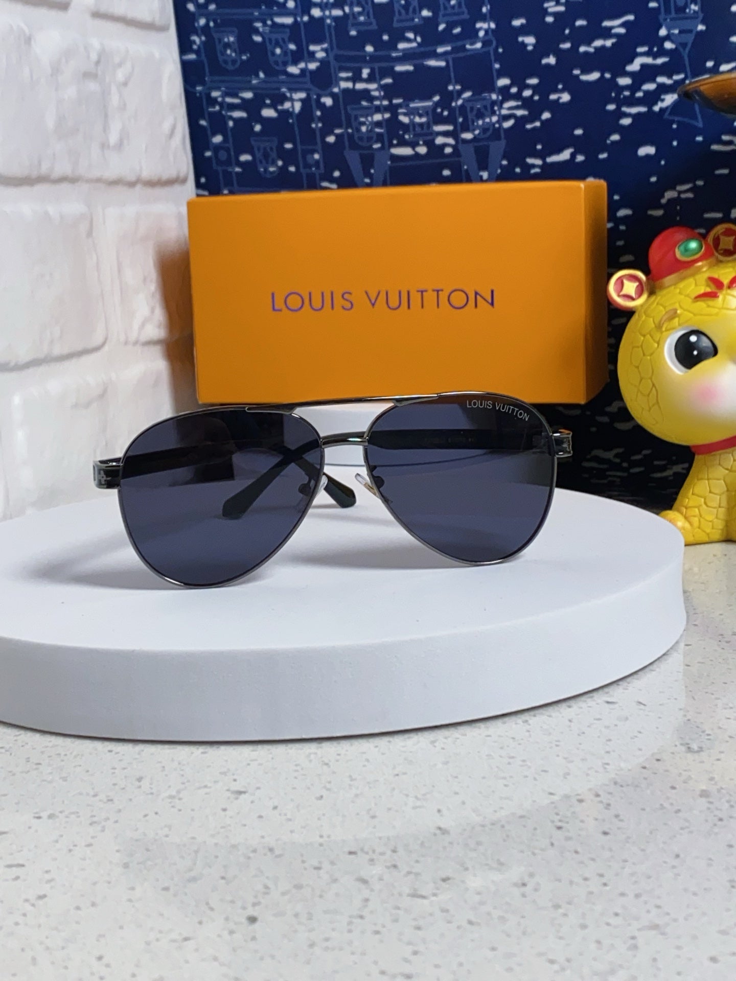 Louis Vuitton Metal Aviator Silver Lens Sunglasses for Men & Women - 381782 - detail image 2