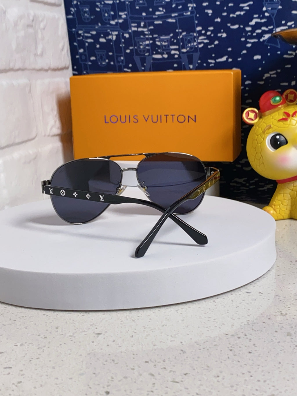 Louis Vuitton Metal Aviator Silver Lens Sunglasses for Men & Women - 381782 - detail image 3