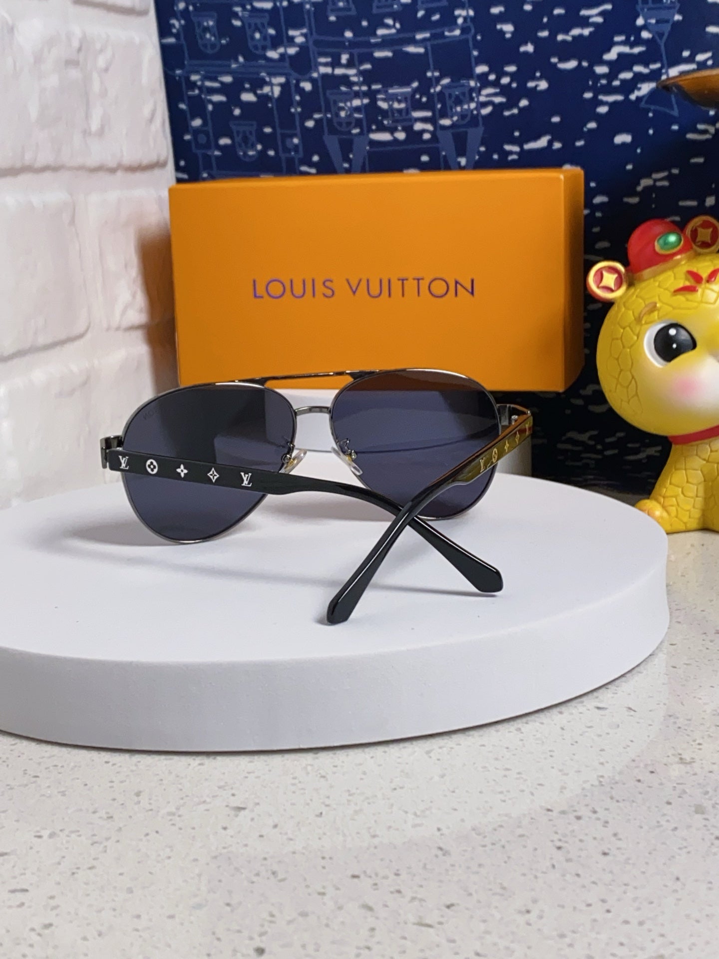Louis Vuitton Metal Aviator Silver Lens Sunglasses for Men & Women - 381782 - detail image 3